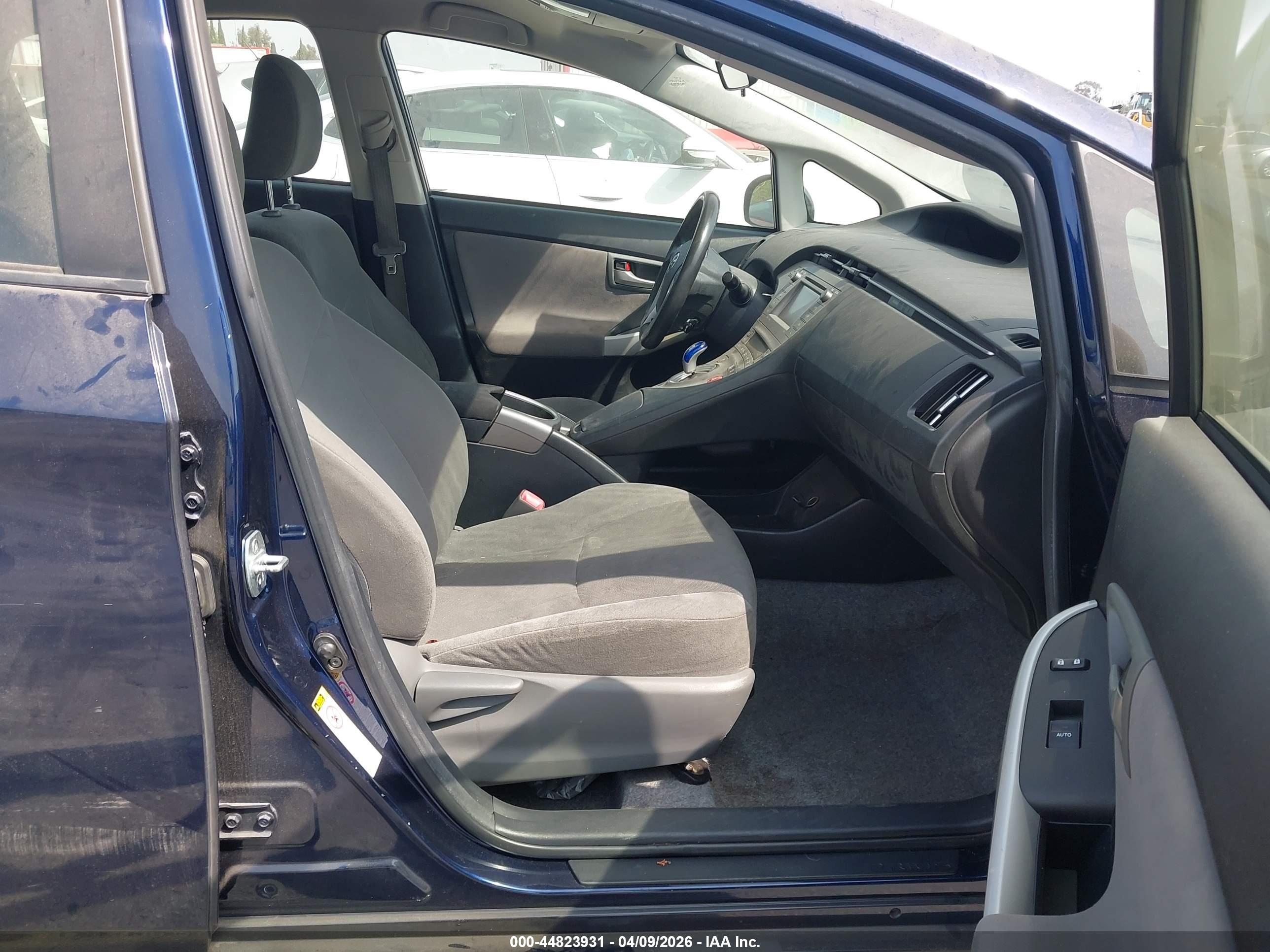 TOYOTA PRIUS image 5