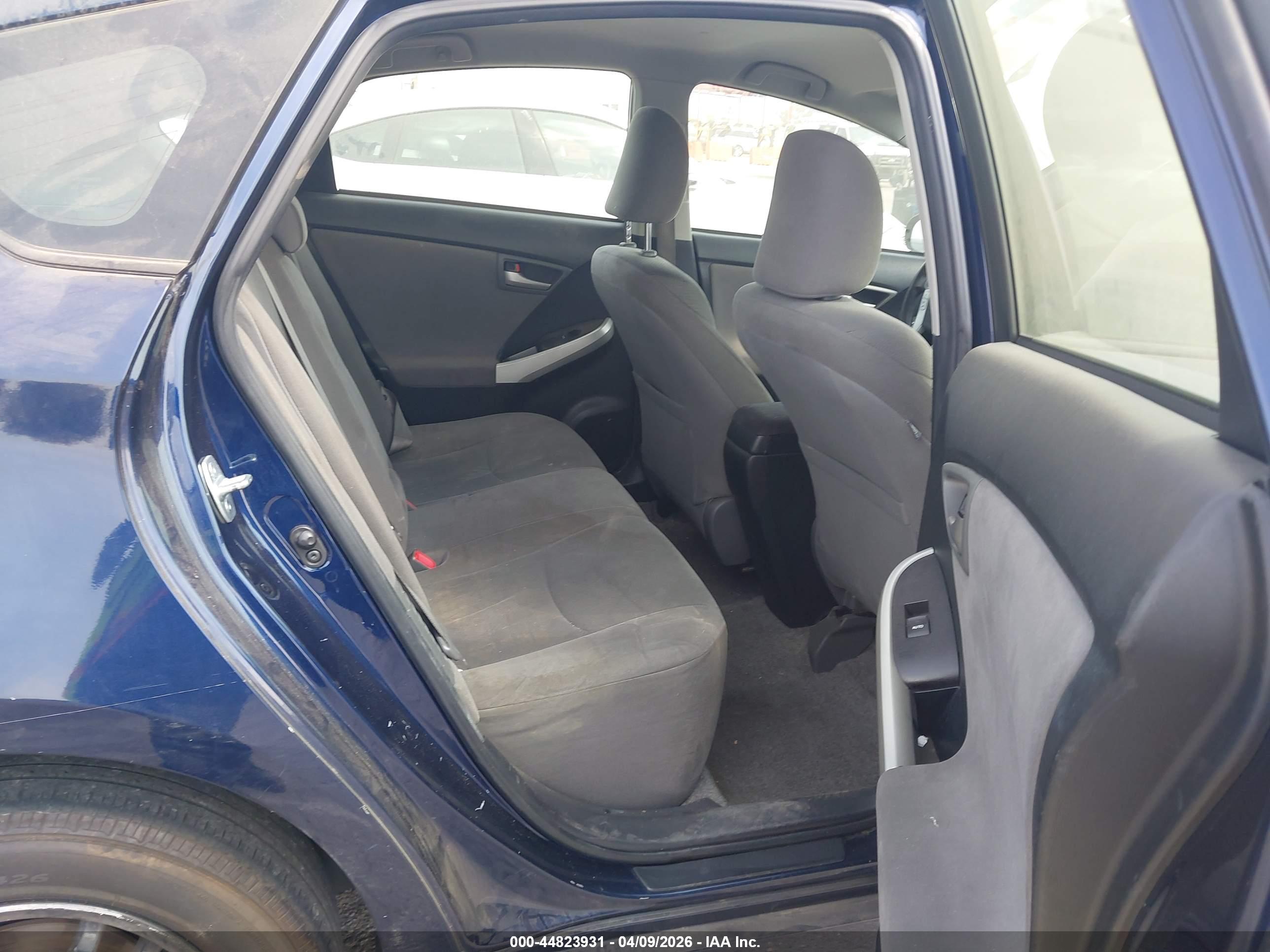 TOYOTA PRIUS image 8