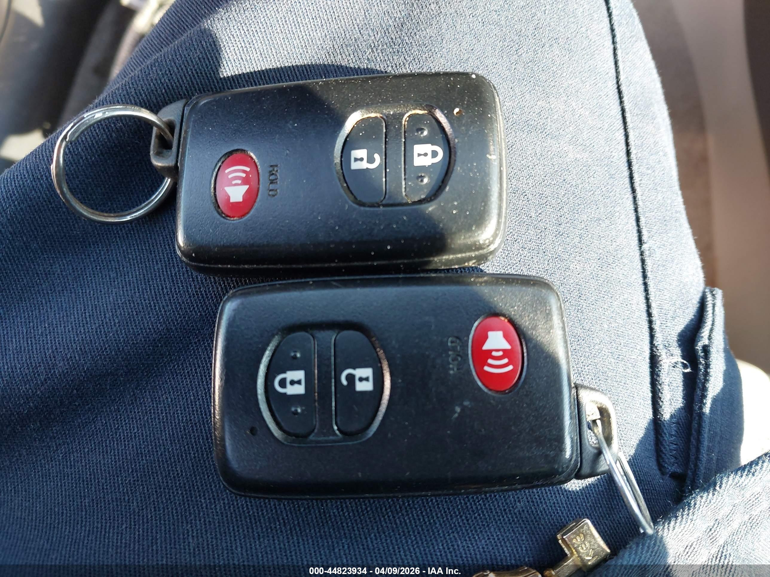TOYOTA RAV4 image 11