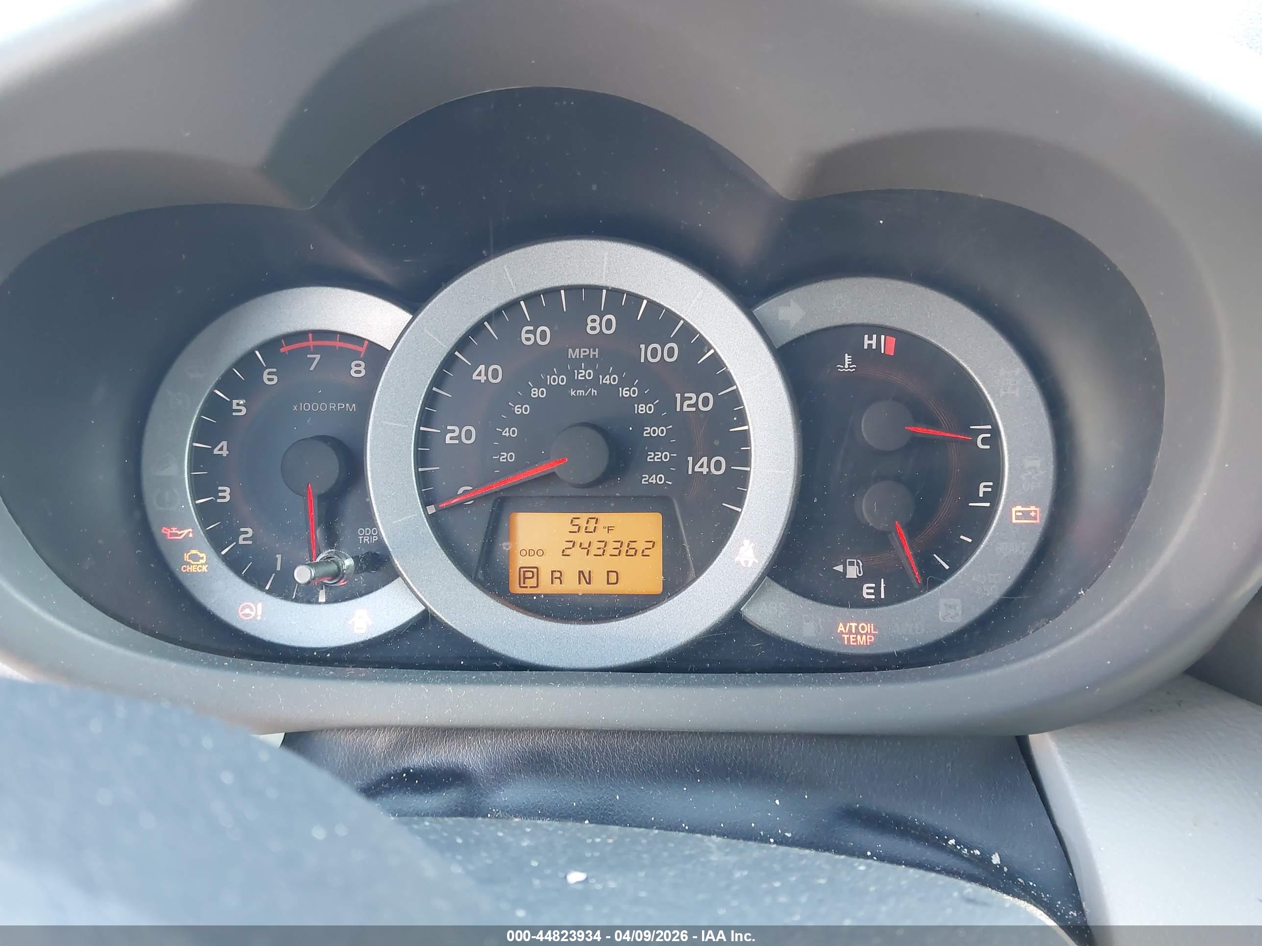 TOYOTA RAV4 image 7