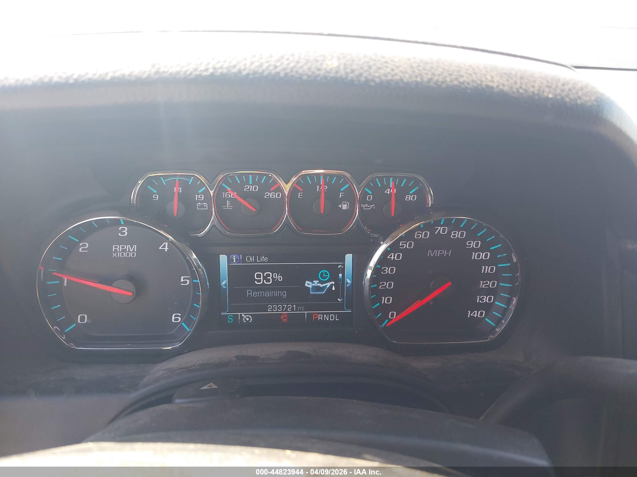 CHEVROLET SUBURBAN image 7