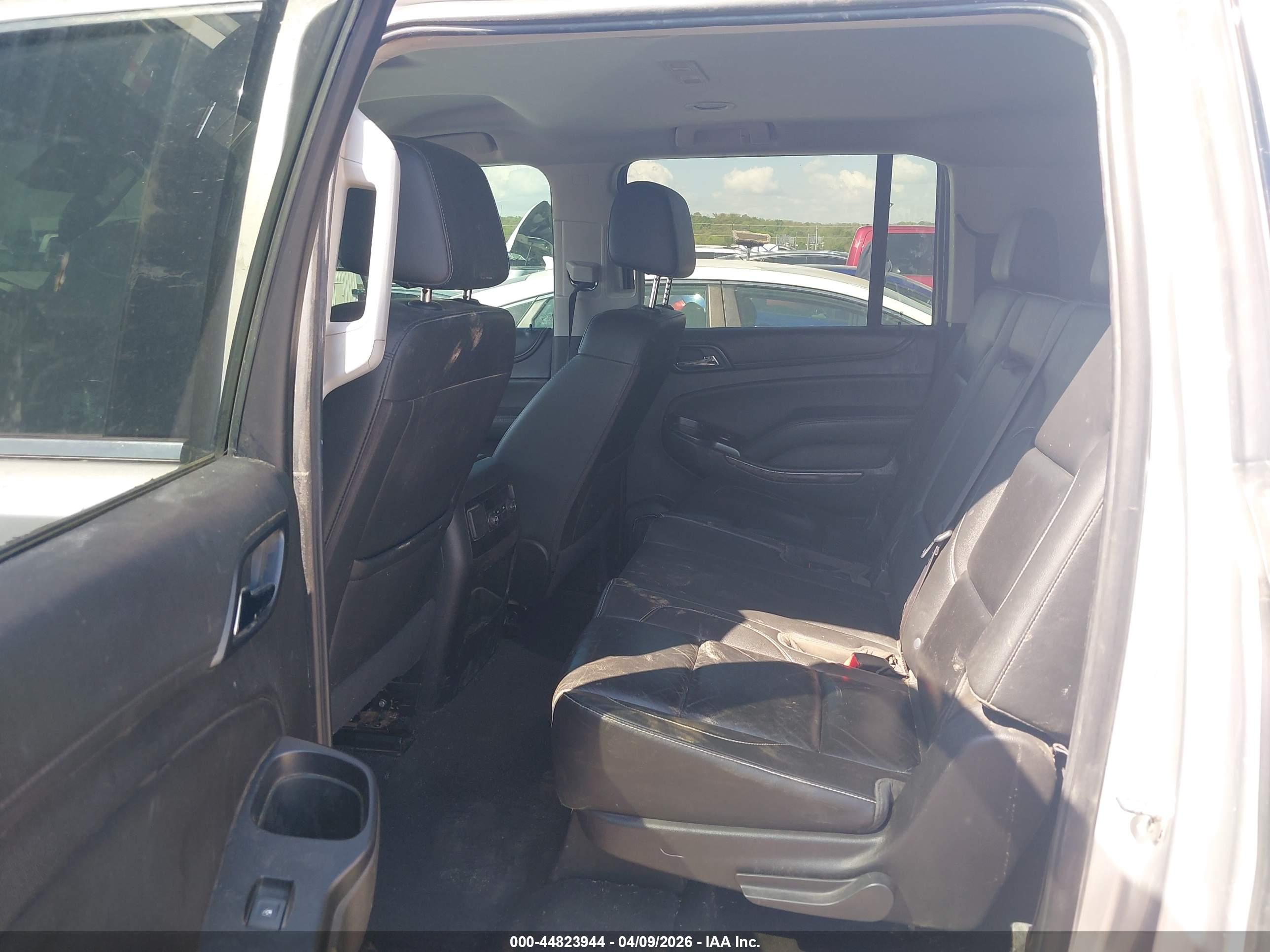CHEVROLET SUBURBAN image 8