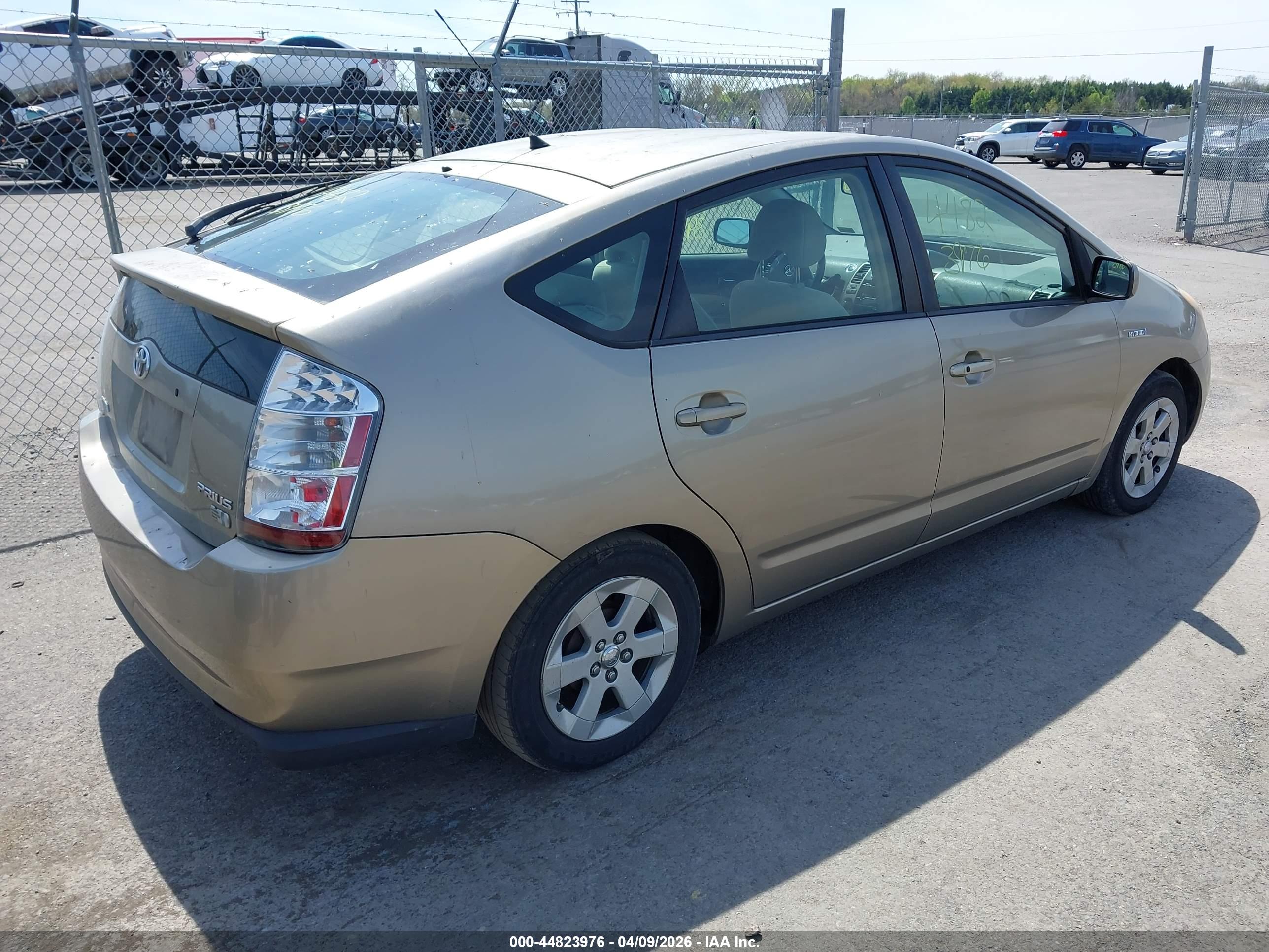 TOYOTA PRIUS image 4
