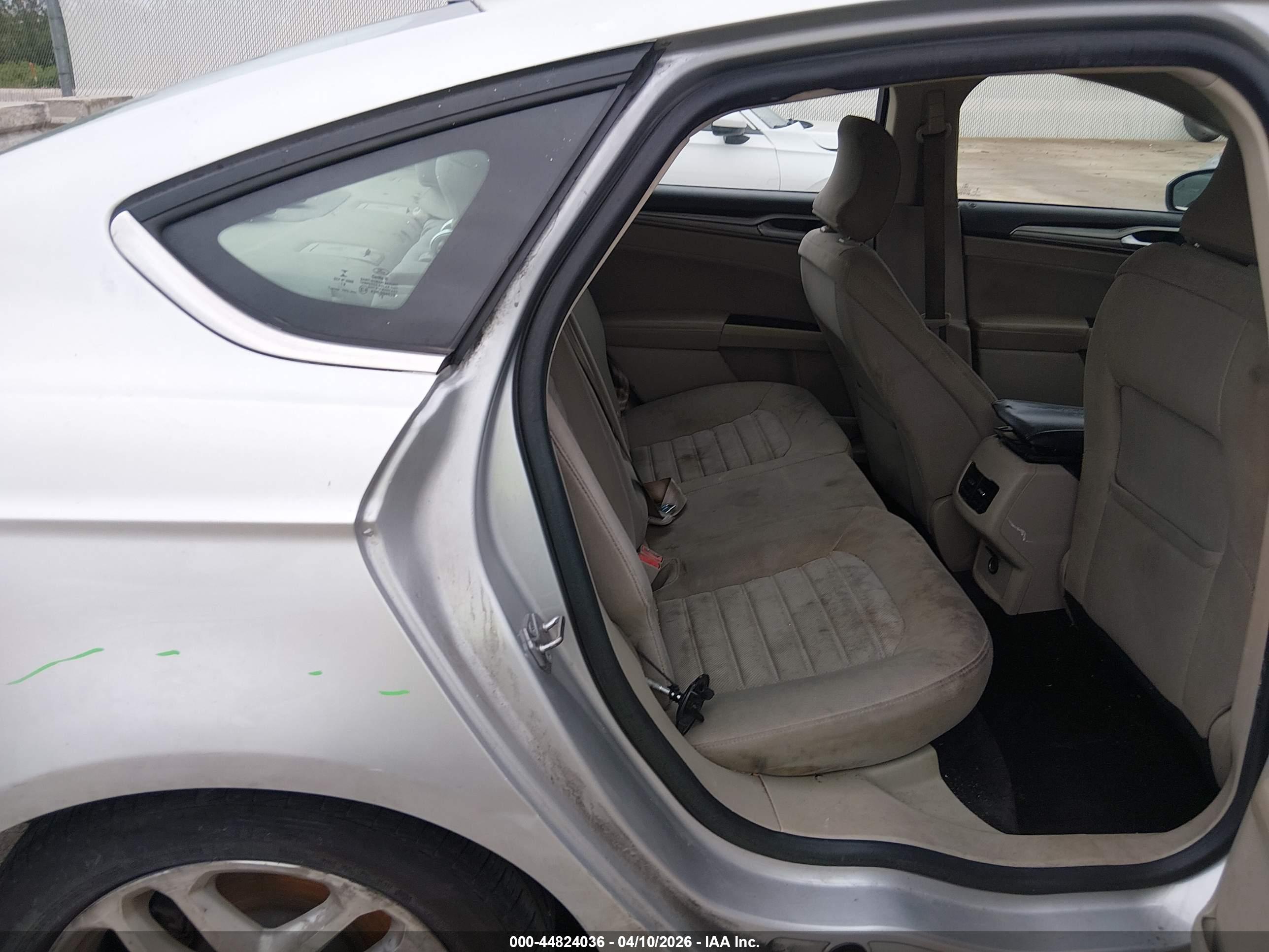 FORD FUSION image 8