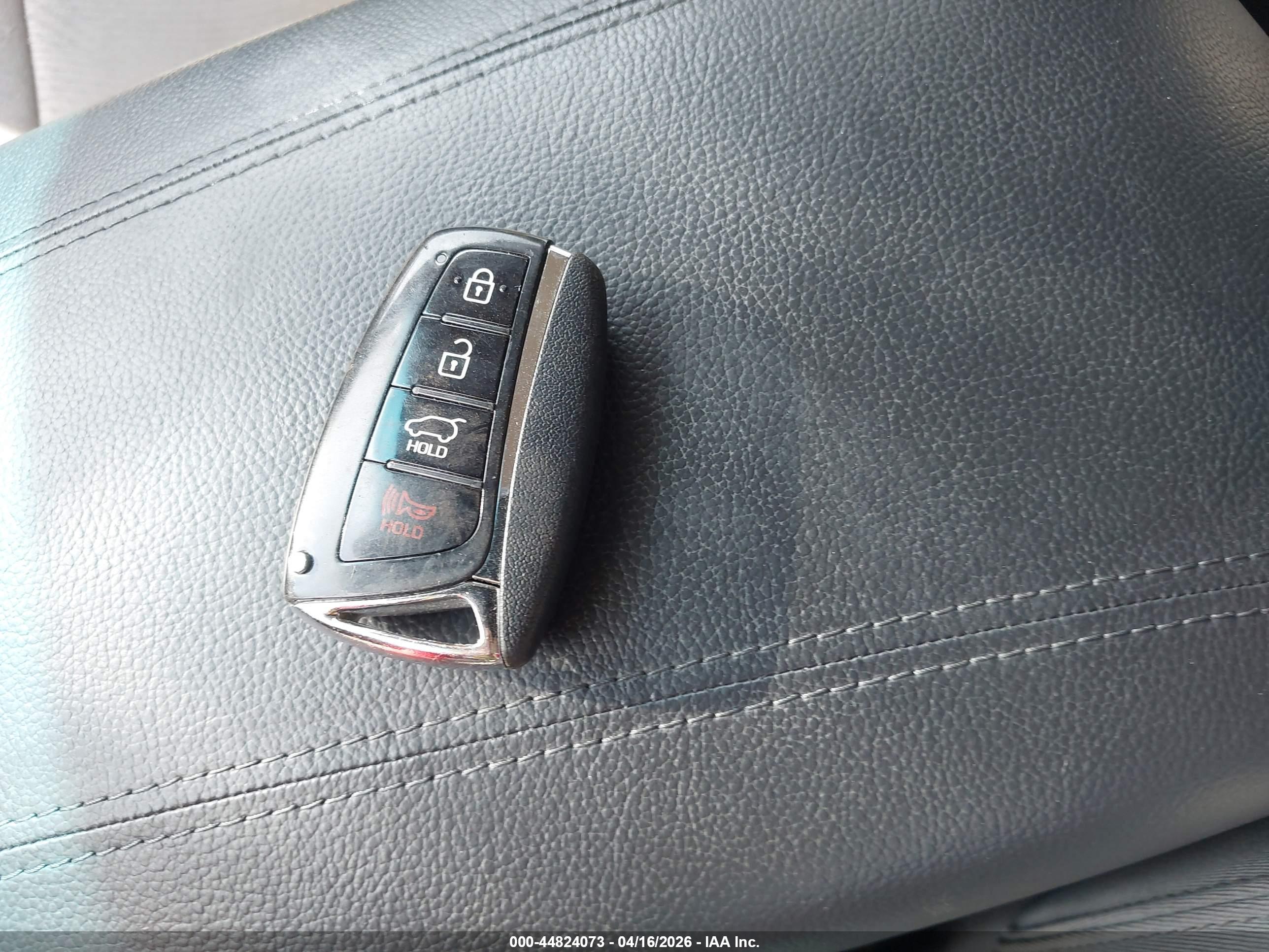HYUNDAI SANTA image 11