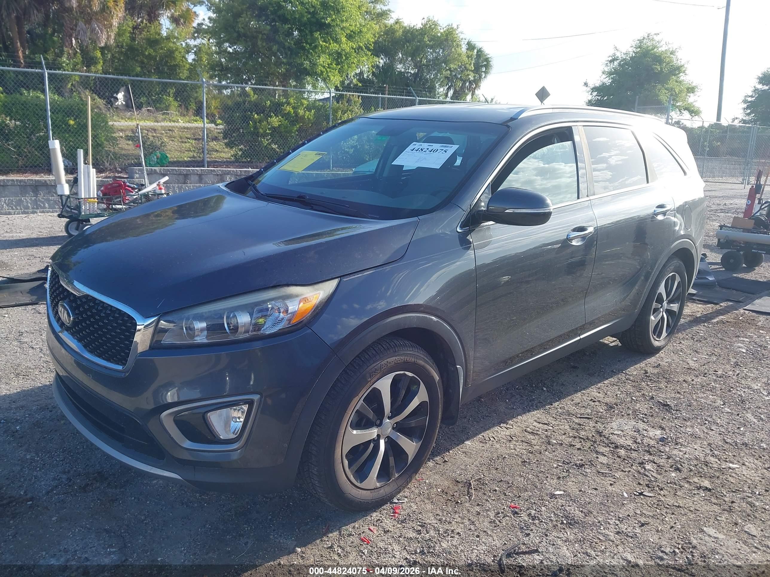 KIA SORENTO image 2