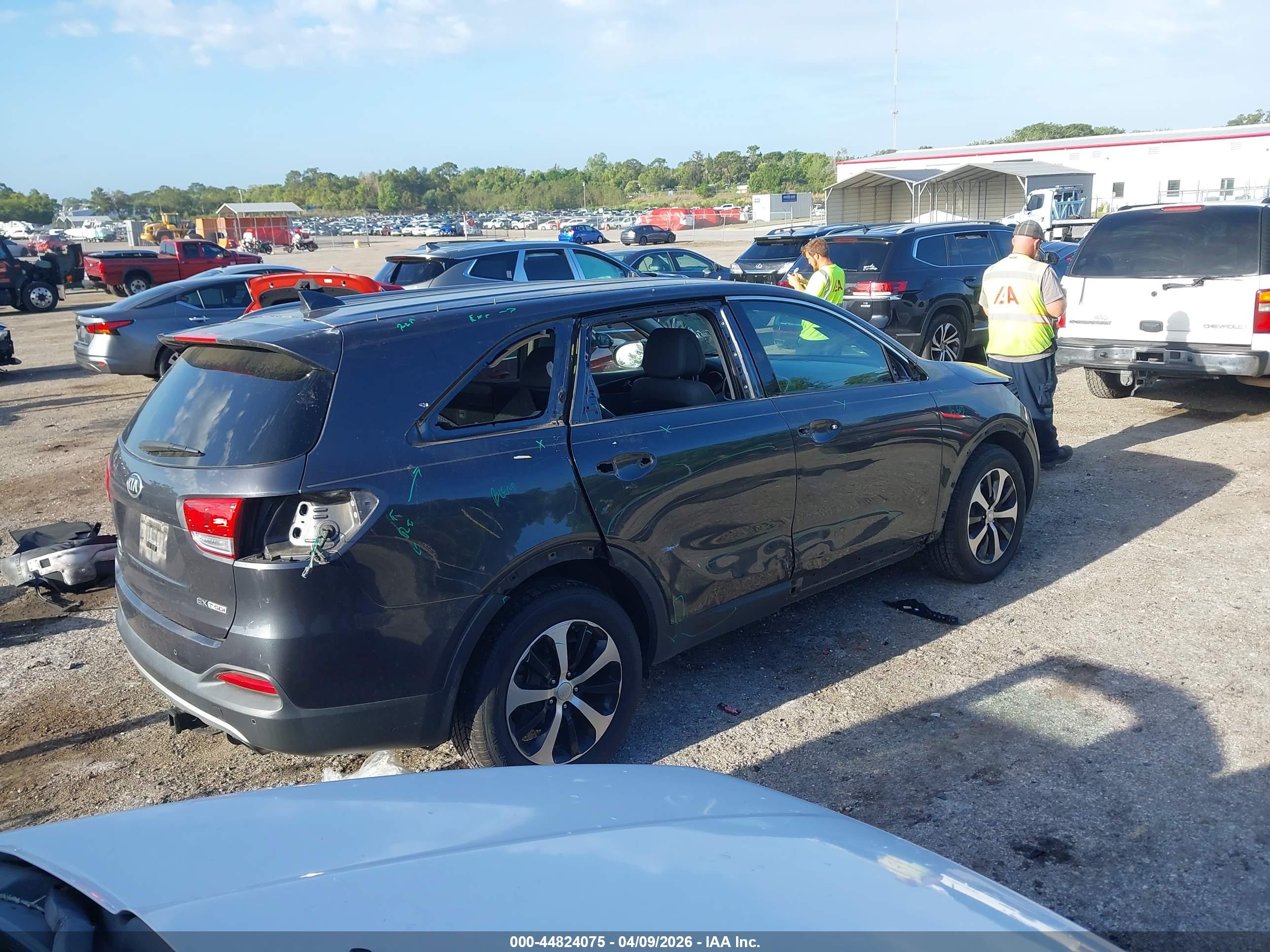 KIA SORENTO image 4