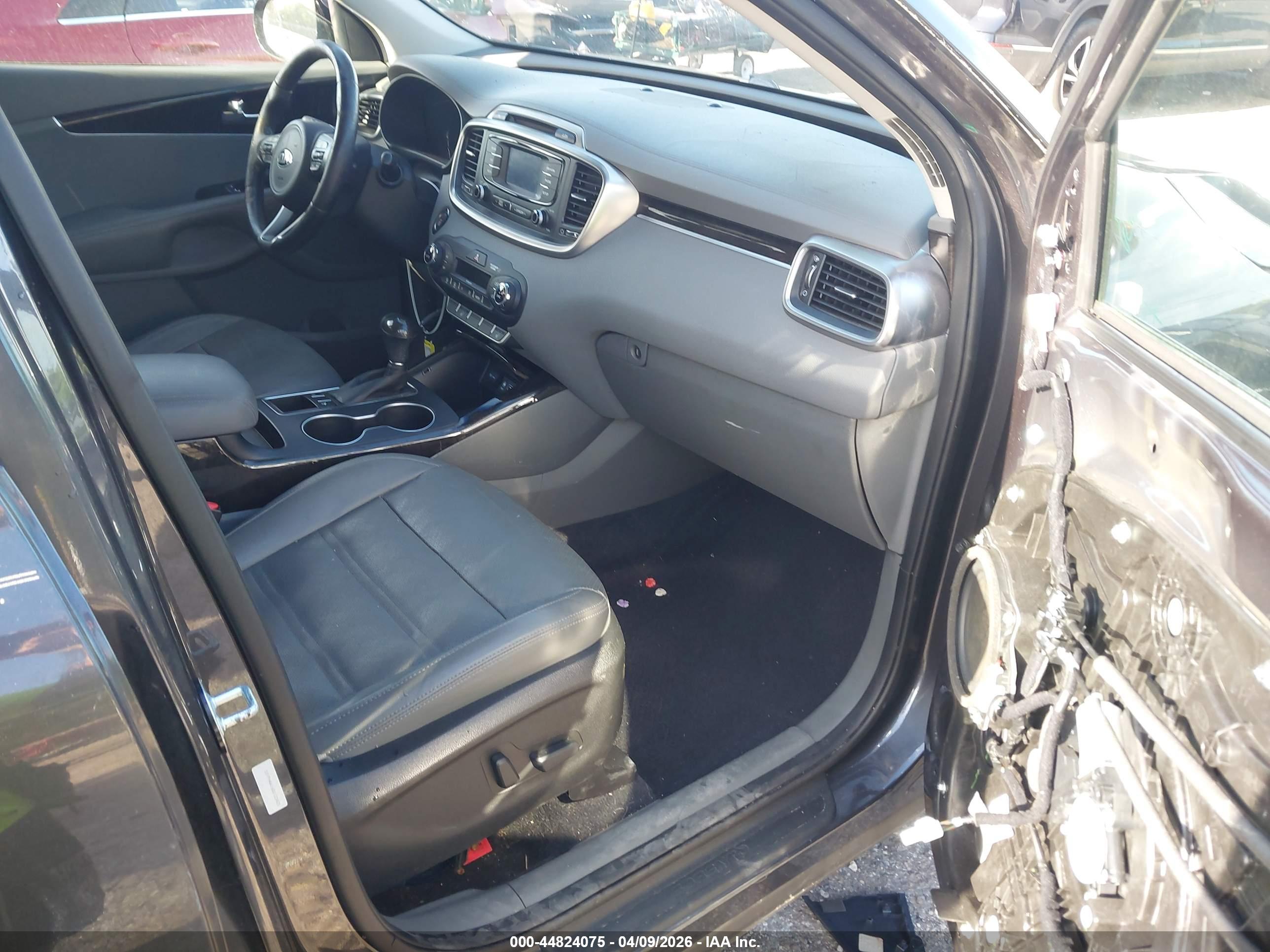 KIA SORENTO image 5