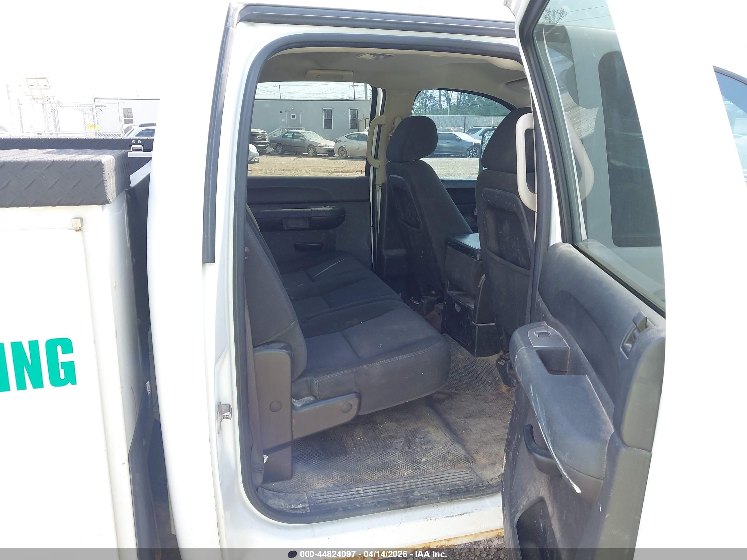 CHEVROLET SILVERADO image 8