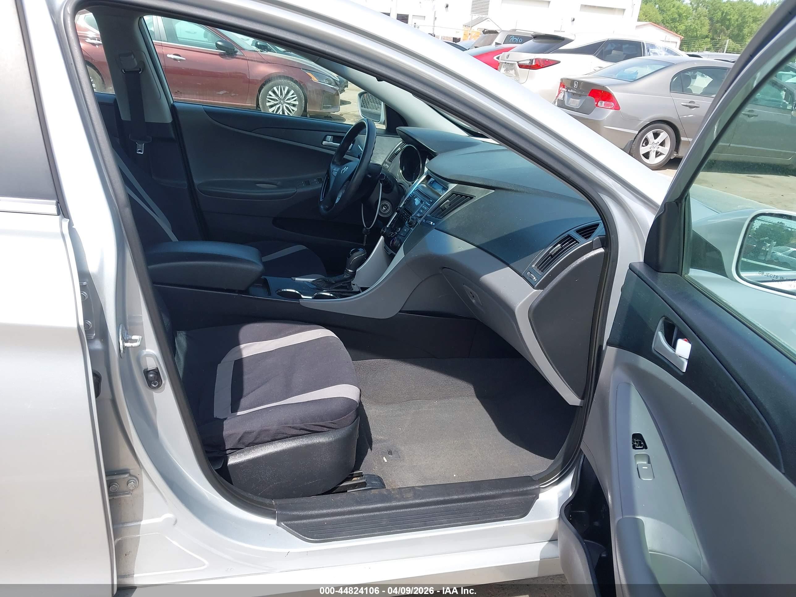 HYUNDAI SONATA image 5