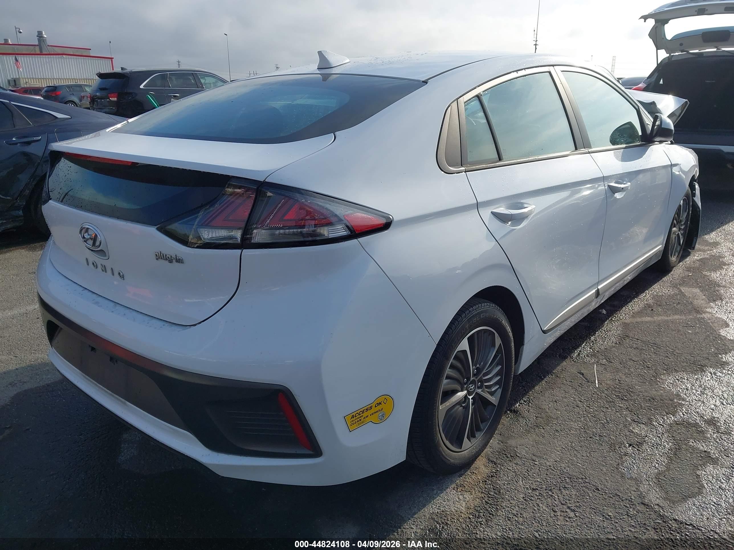 HYUNDAI IONIQ image 4