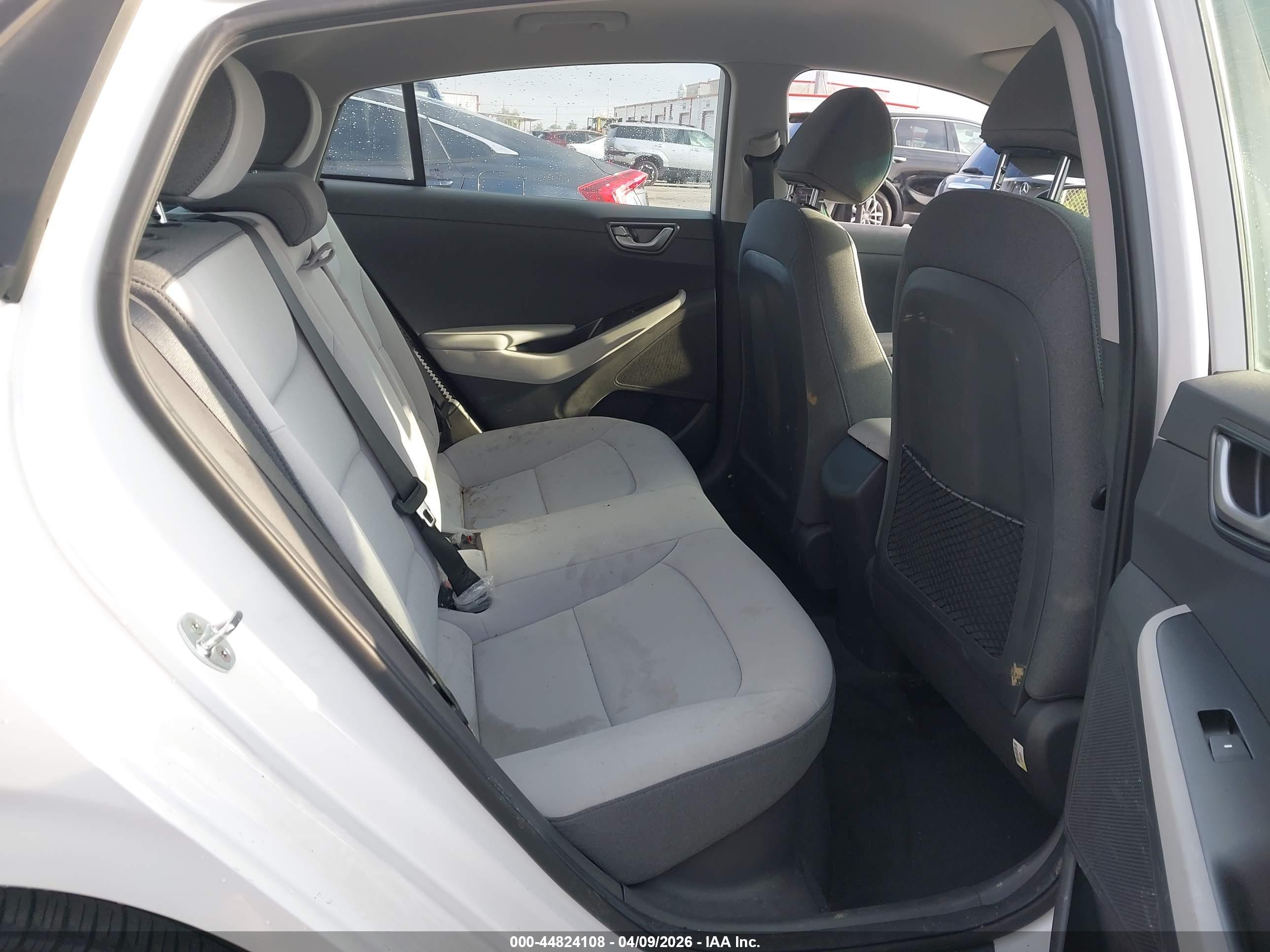 HYUNDAI IONIQ image 8