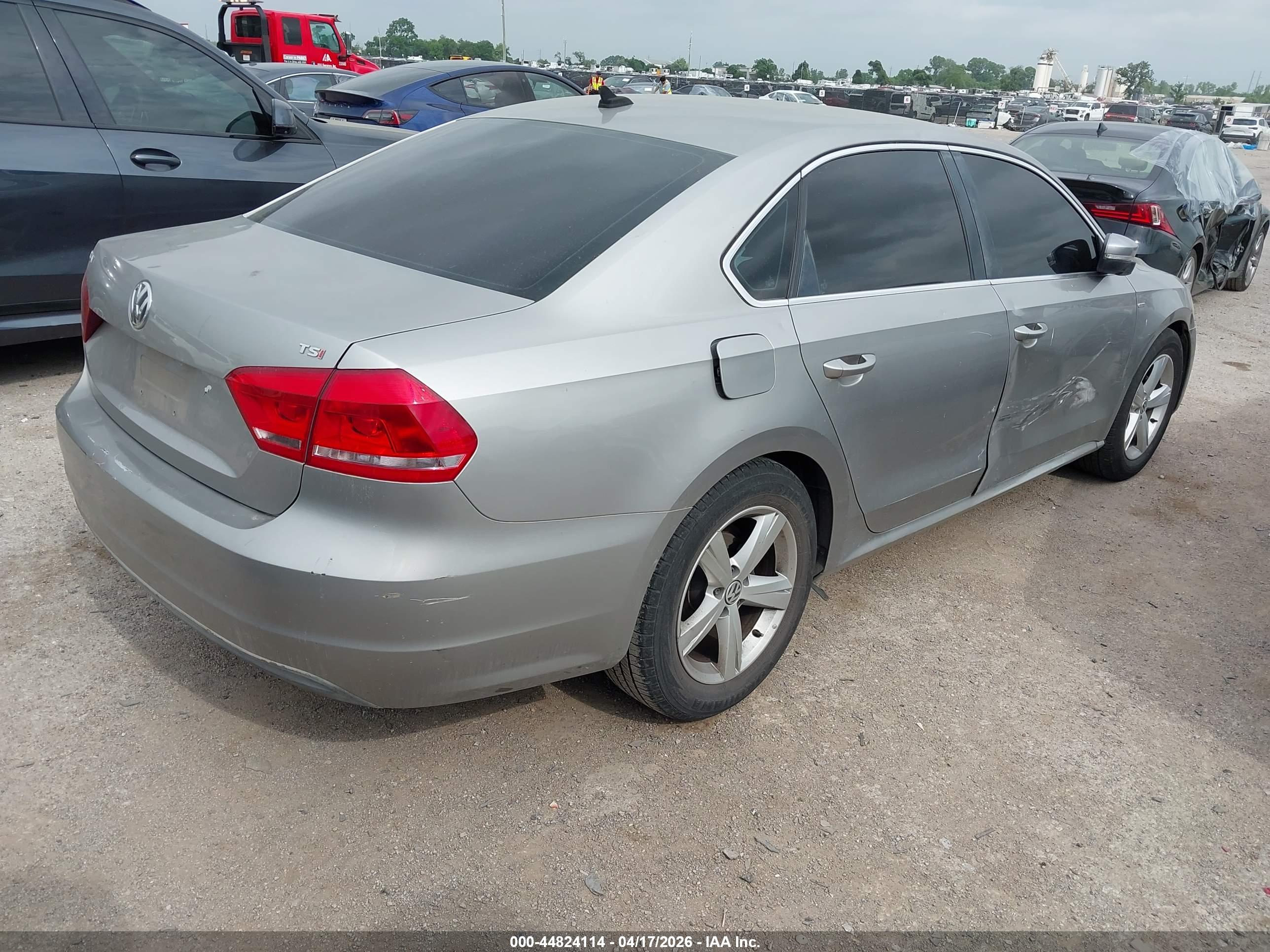 VOLKSWAGEN PASSAT image 4