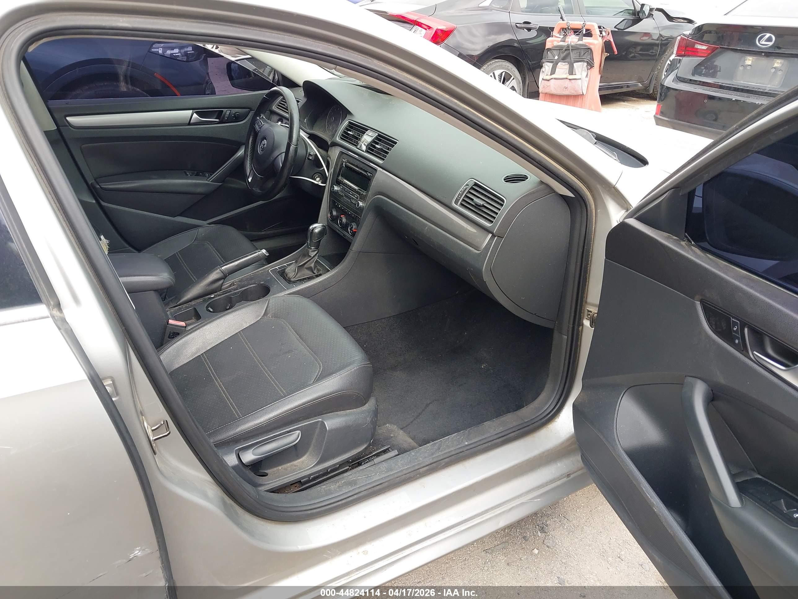 VOLKSWAGEN PASSAT image 5