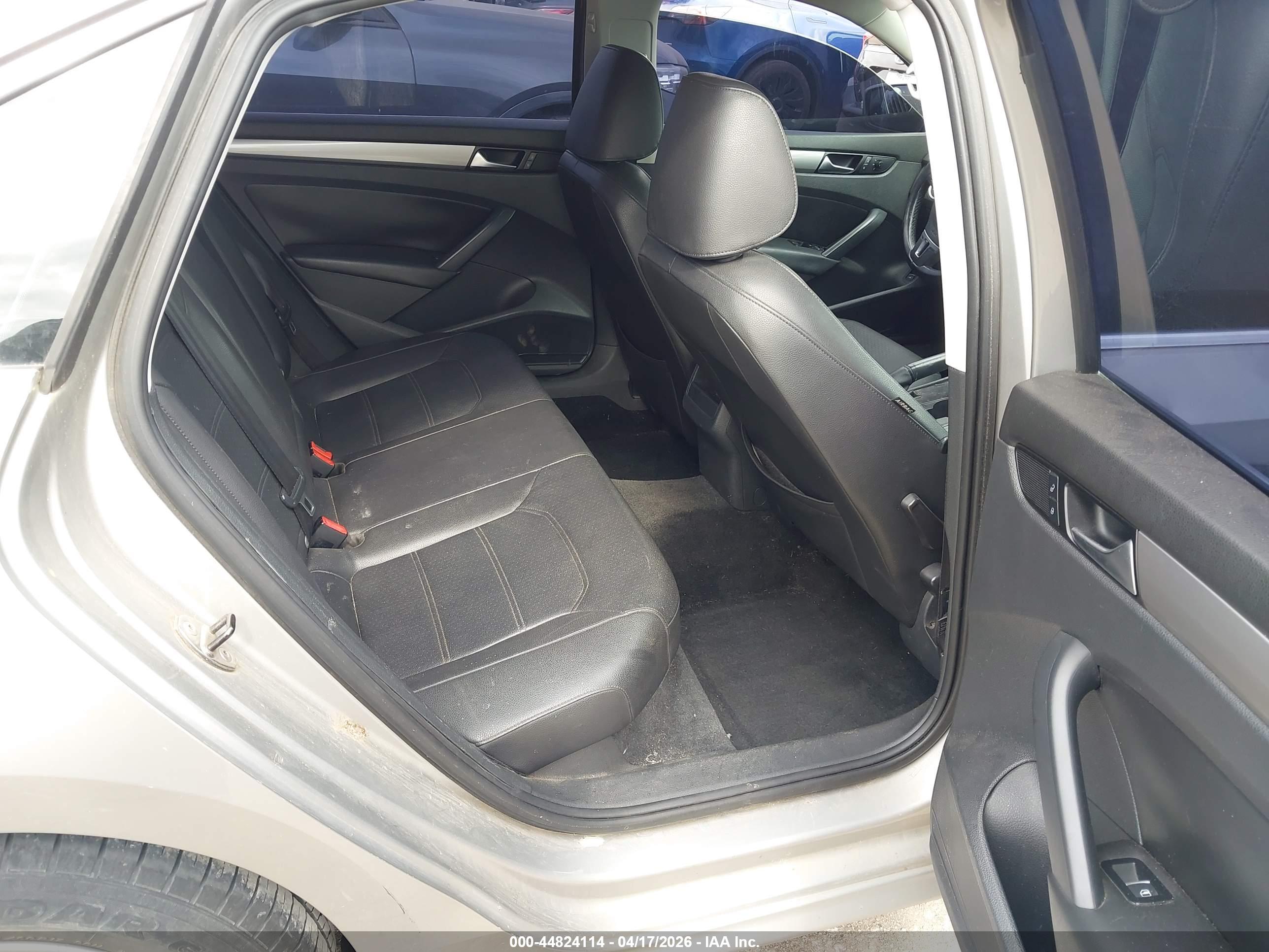VOLKSWAGEN PASSAT image 8
