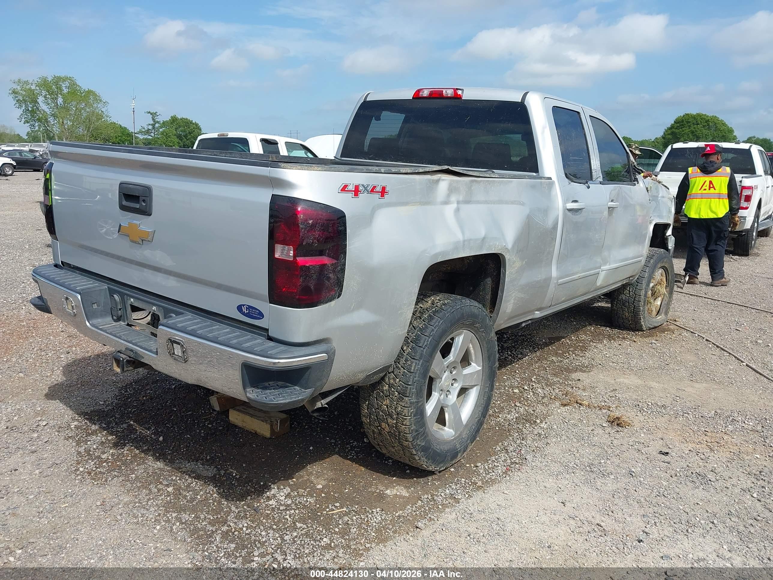 CHEVROLET SILVERADO image 4