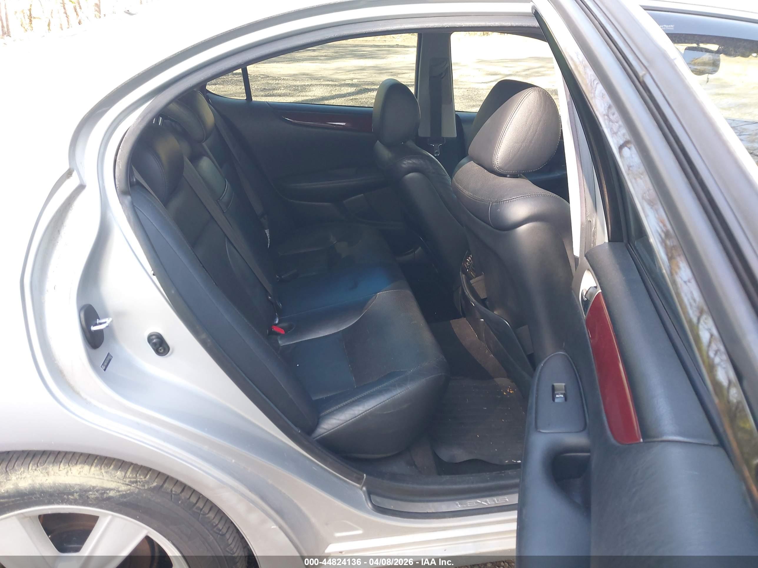 LEXUS ES image 8