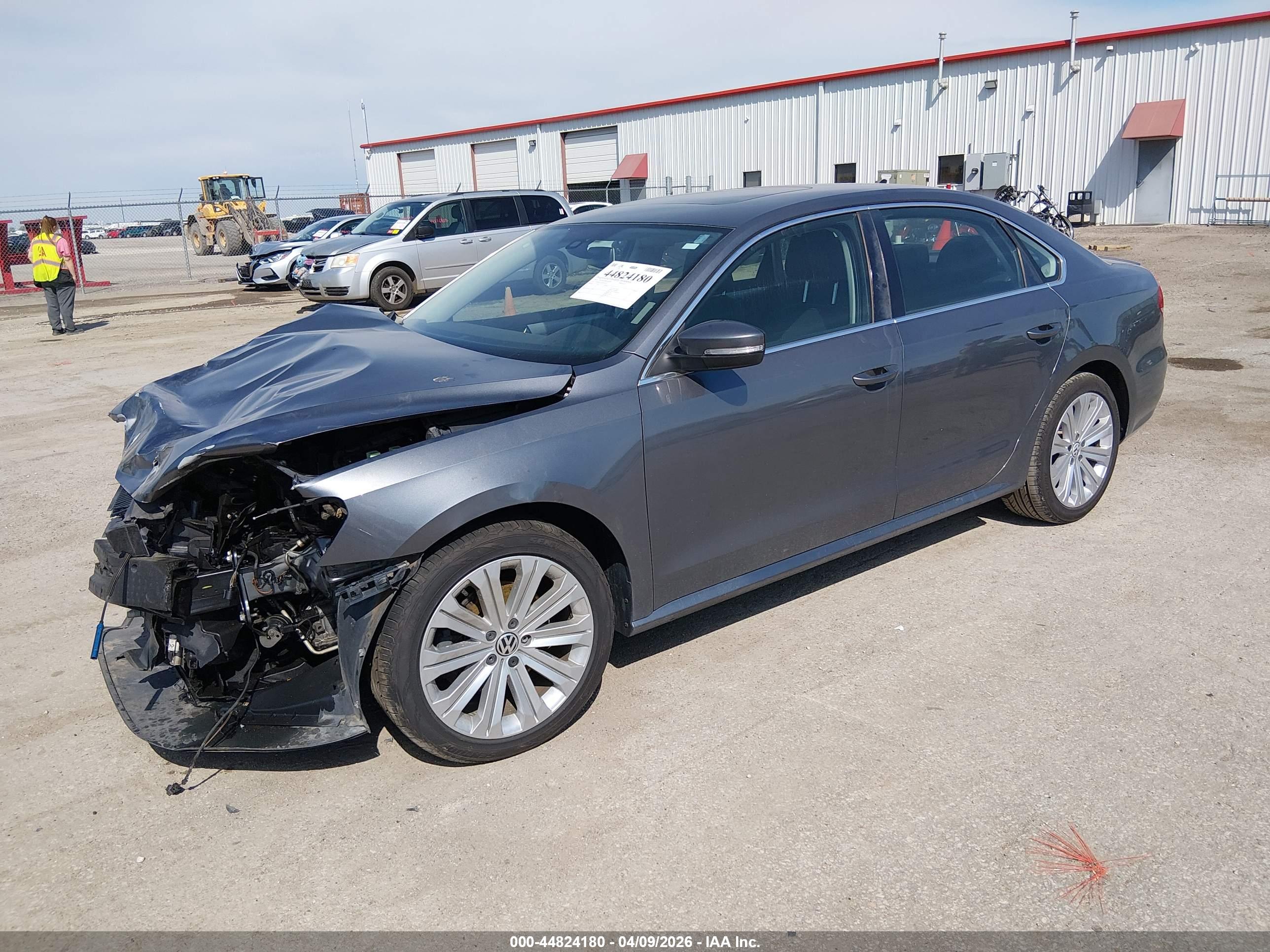 VOLKSWAGEN PASSAT image 2