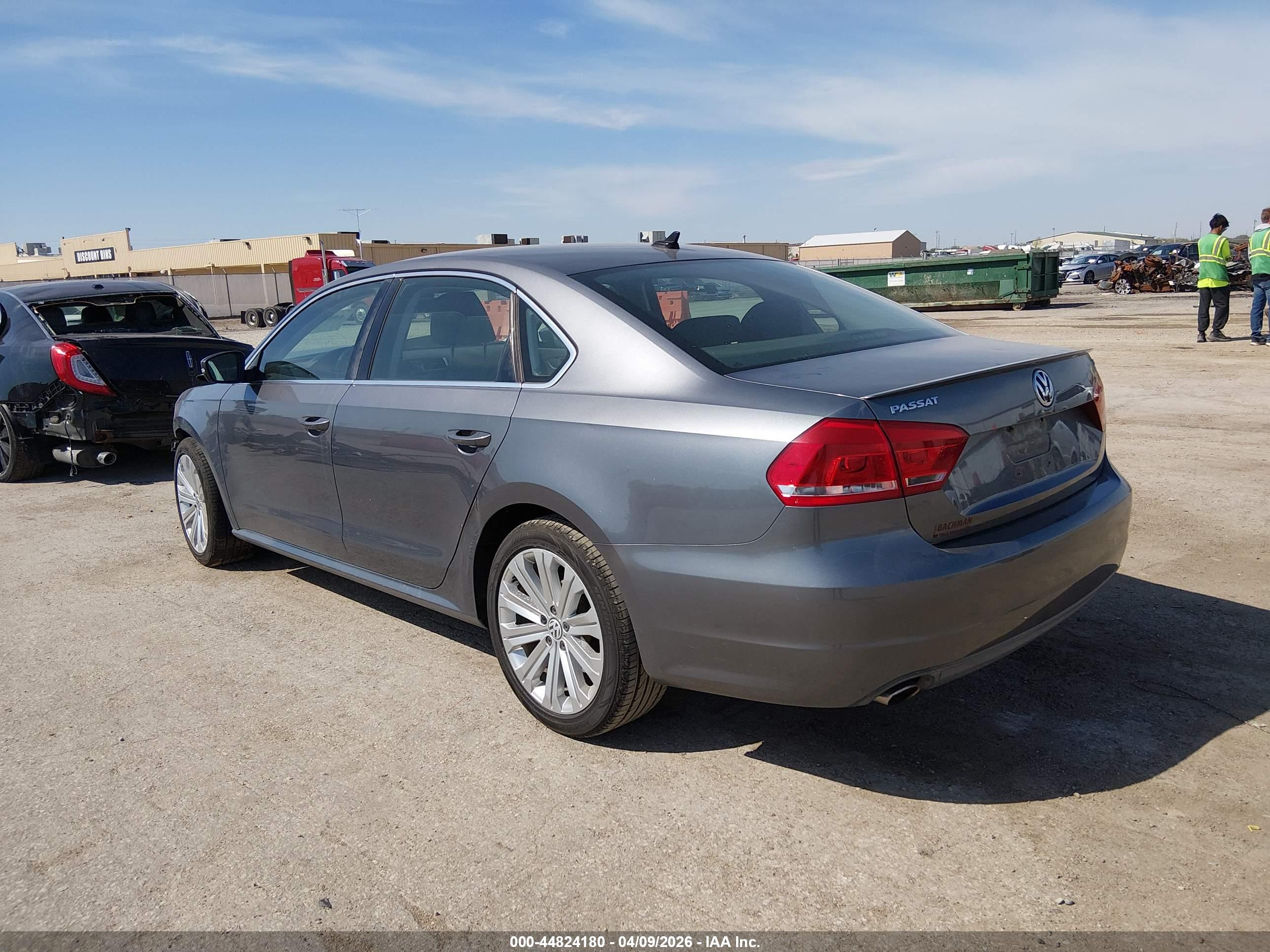 VOLKSWAGEN PASSAT image 3