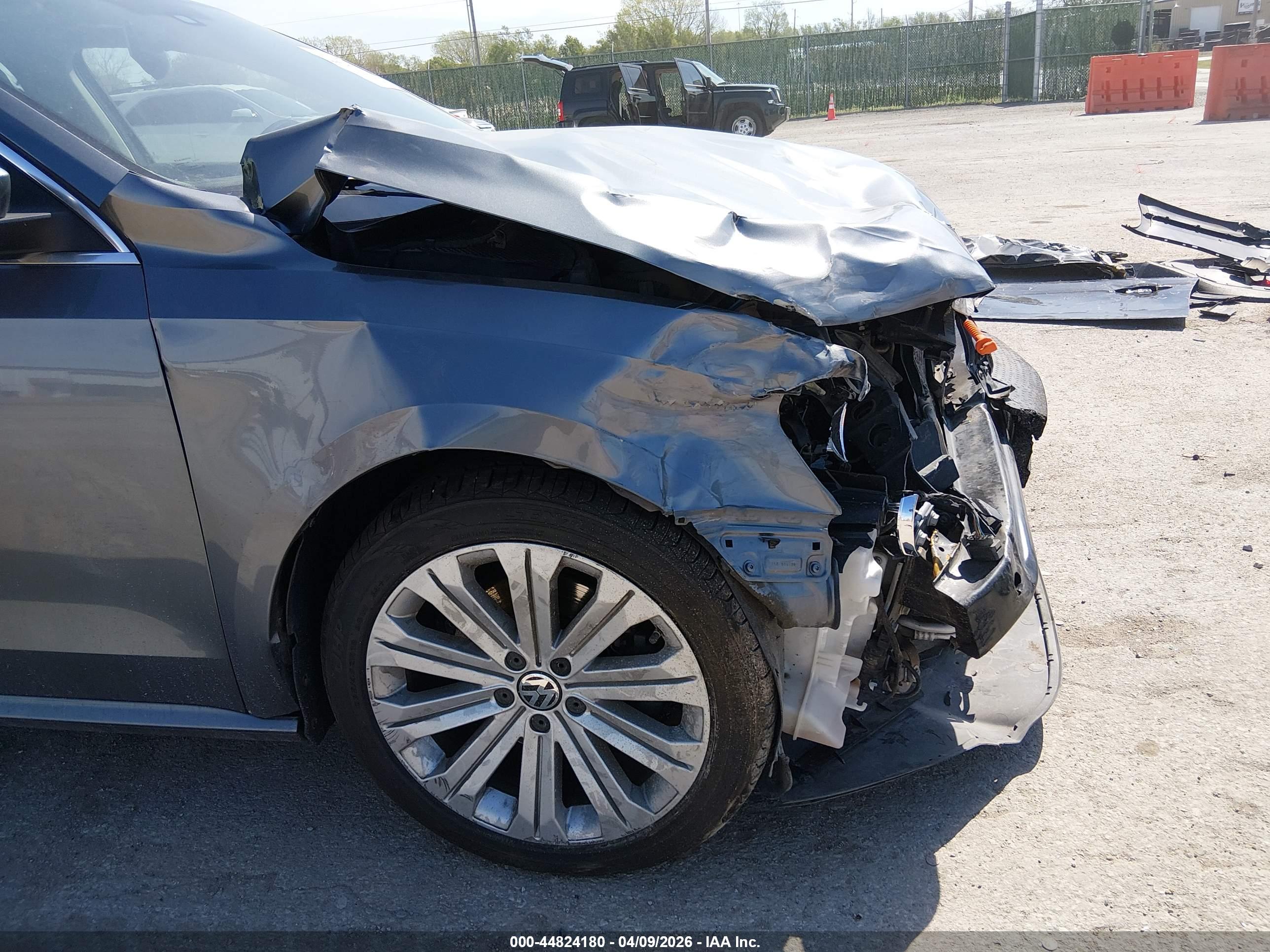 VOLKSWAGEN PASSAT image 6