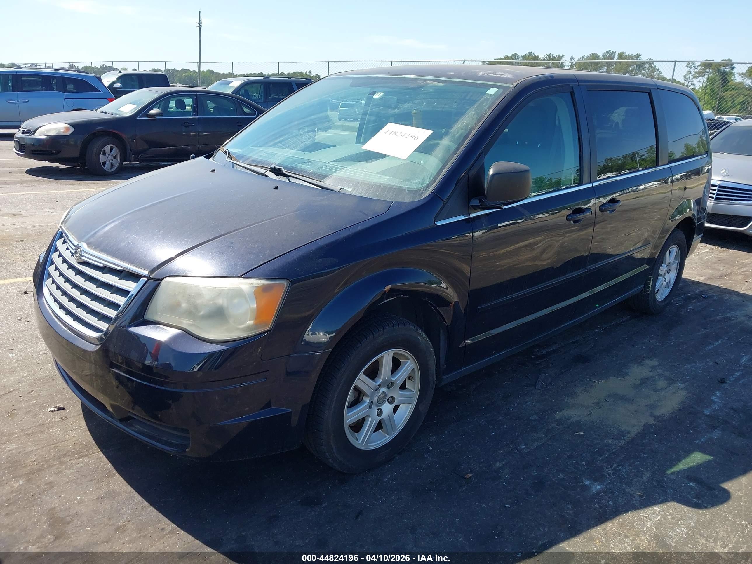 CHRYSLER TOWN image 2