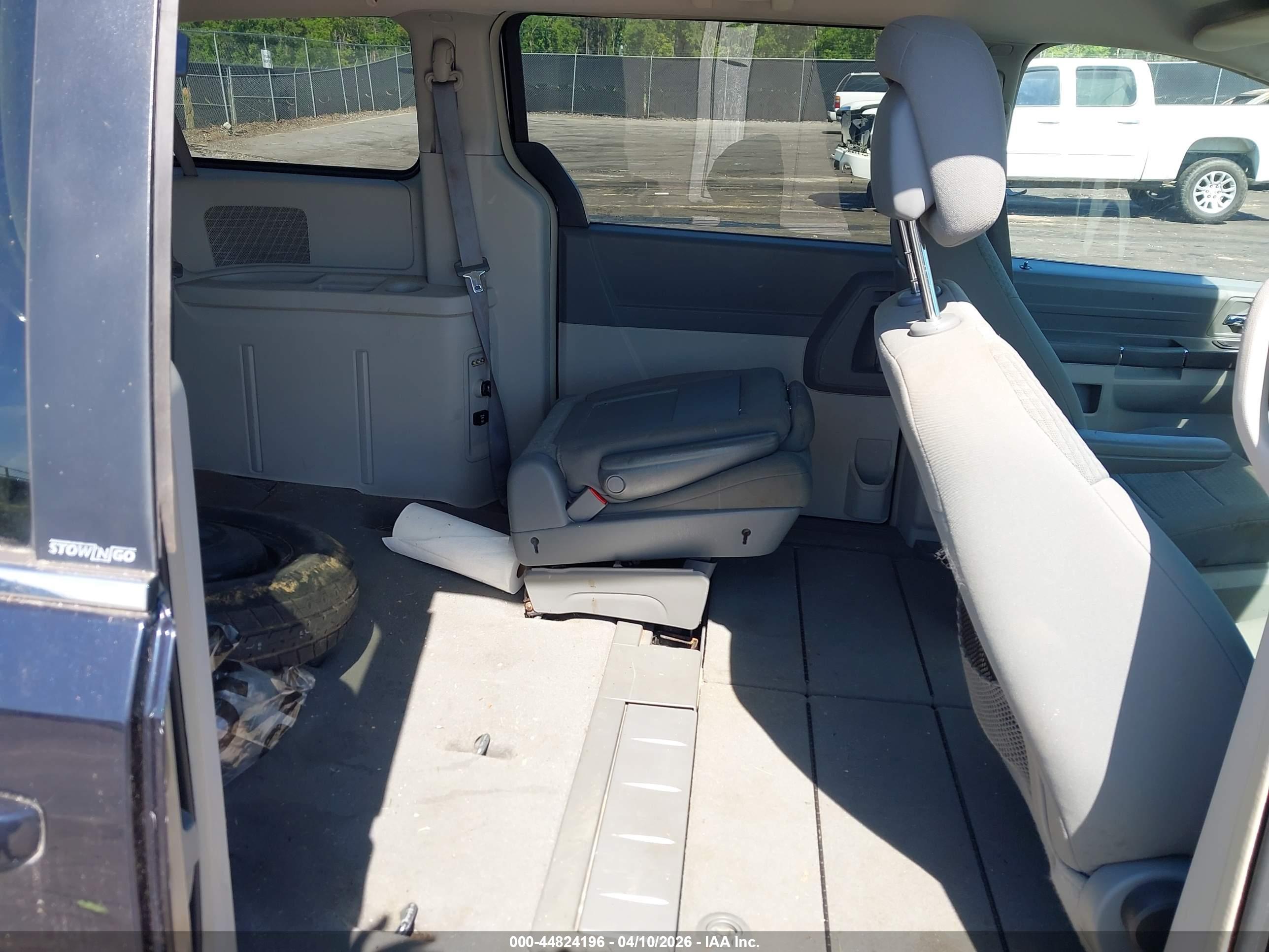 CHRYSLER TOWN image 8