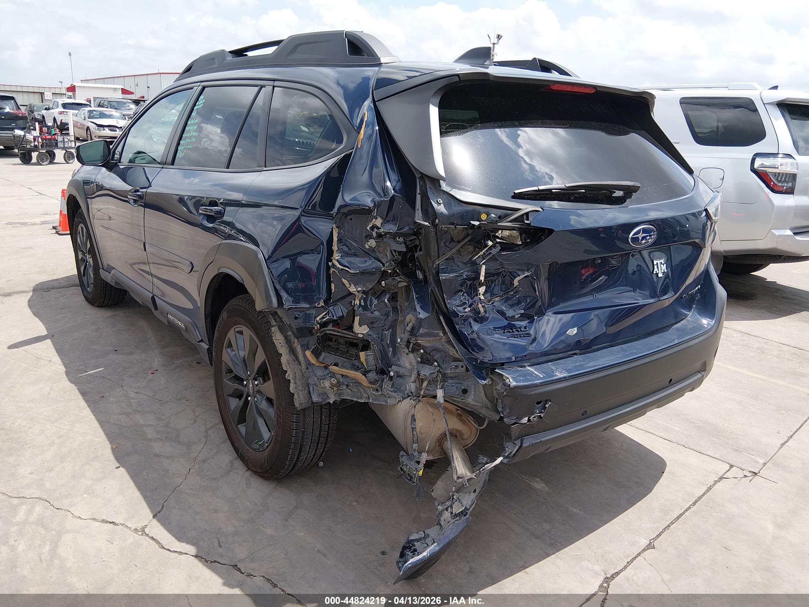 SUBARU OUTBACK image 3