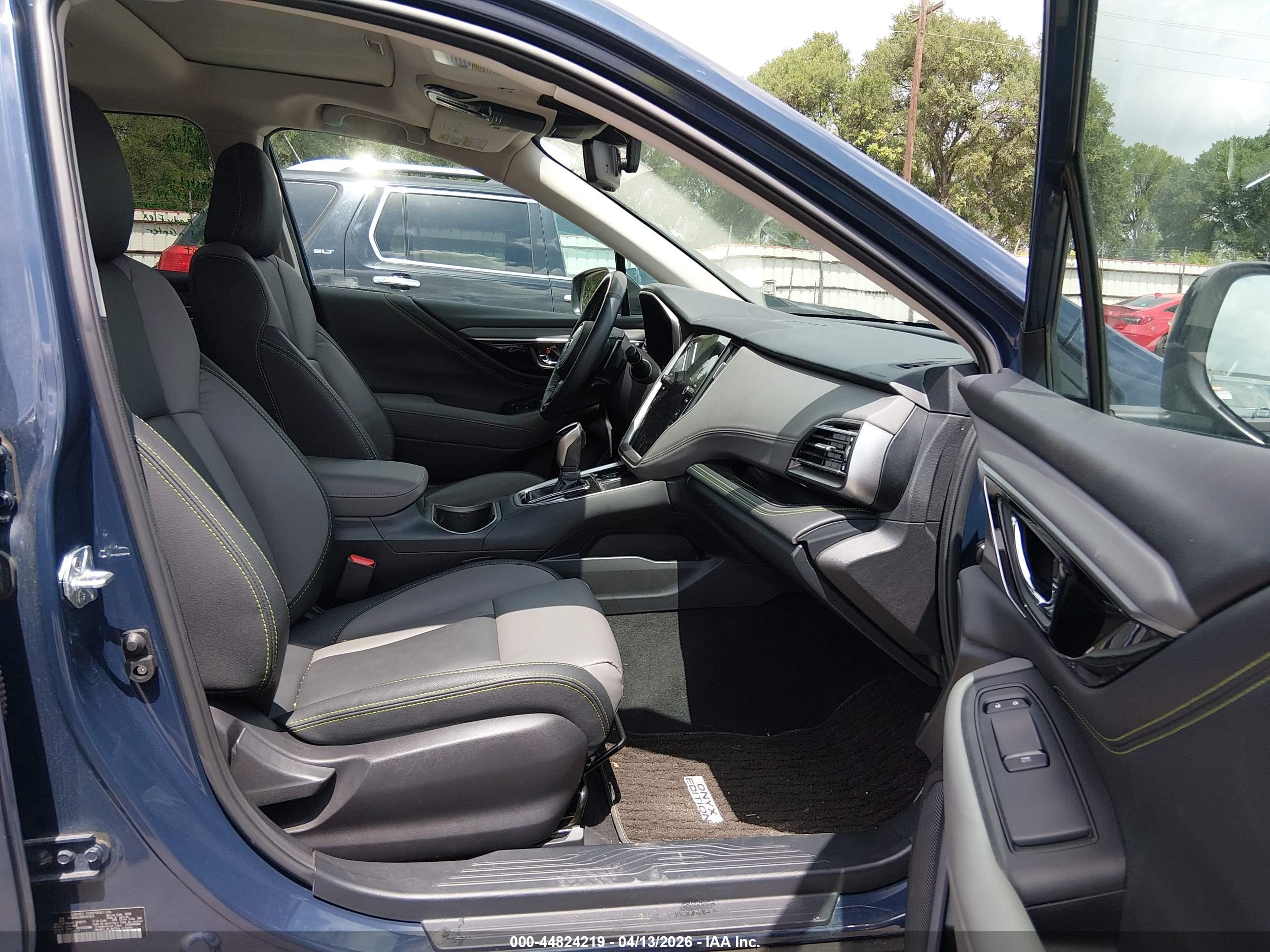 SUBARU OUTBACK image 5