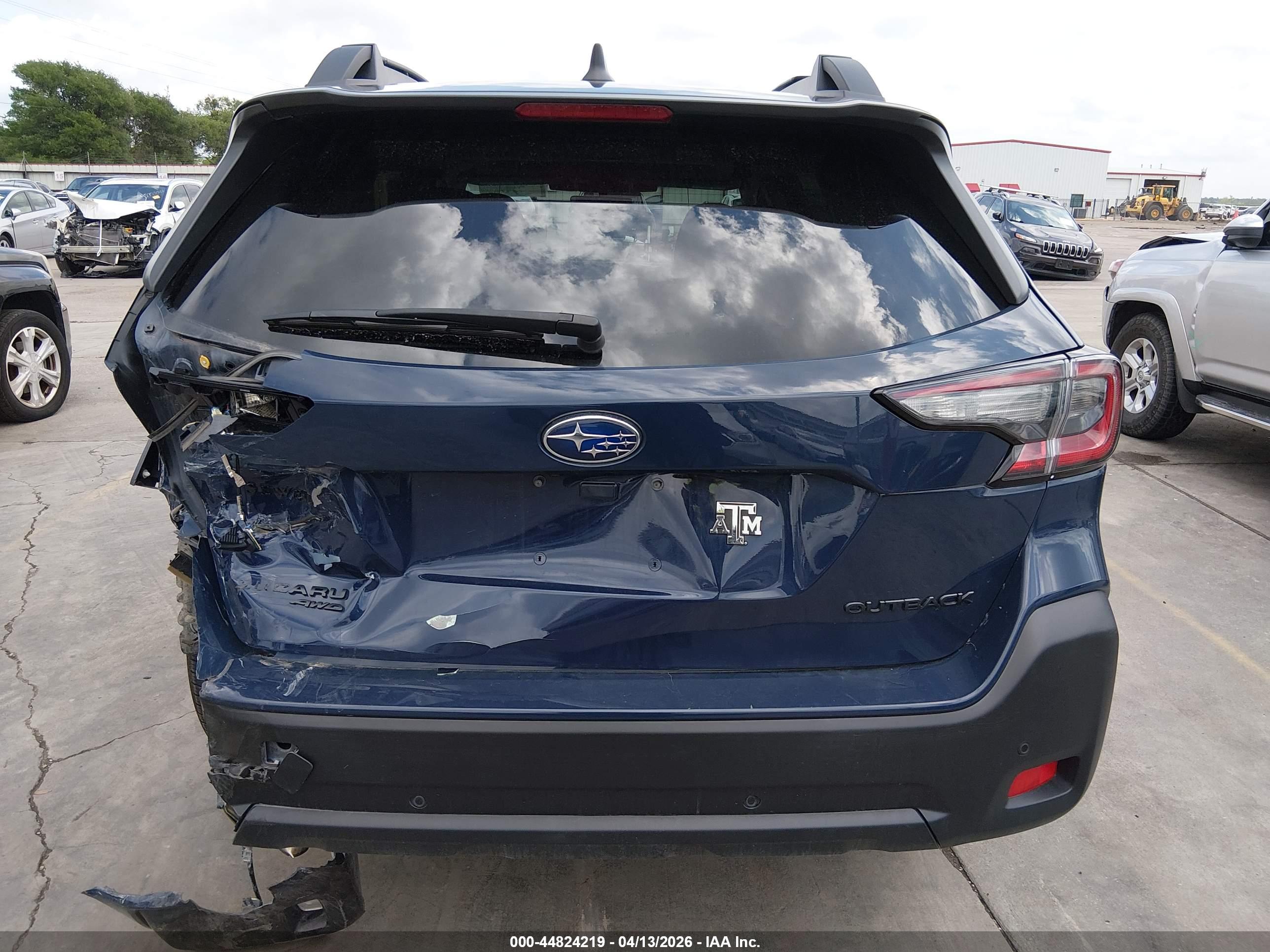 SUBARU OUTBACK image 6