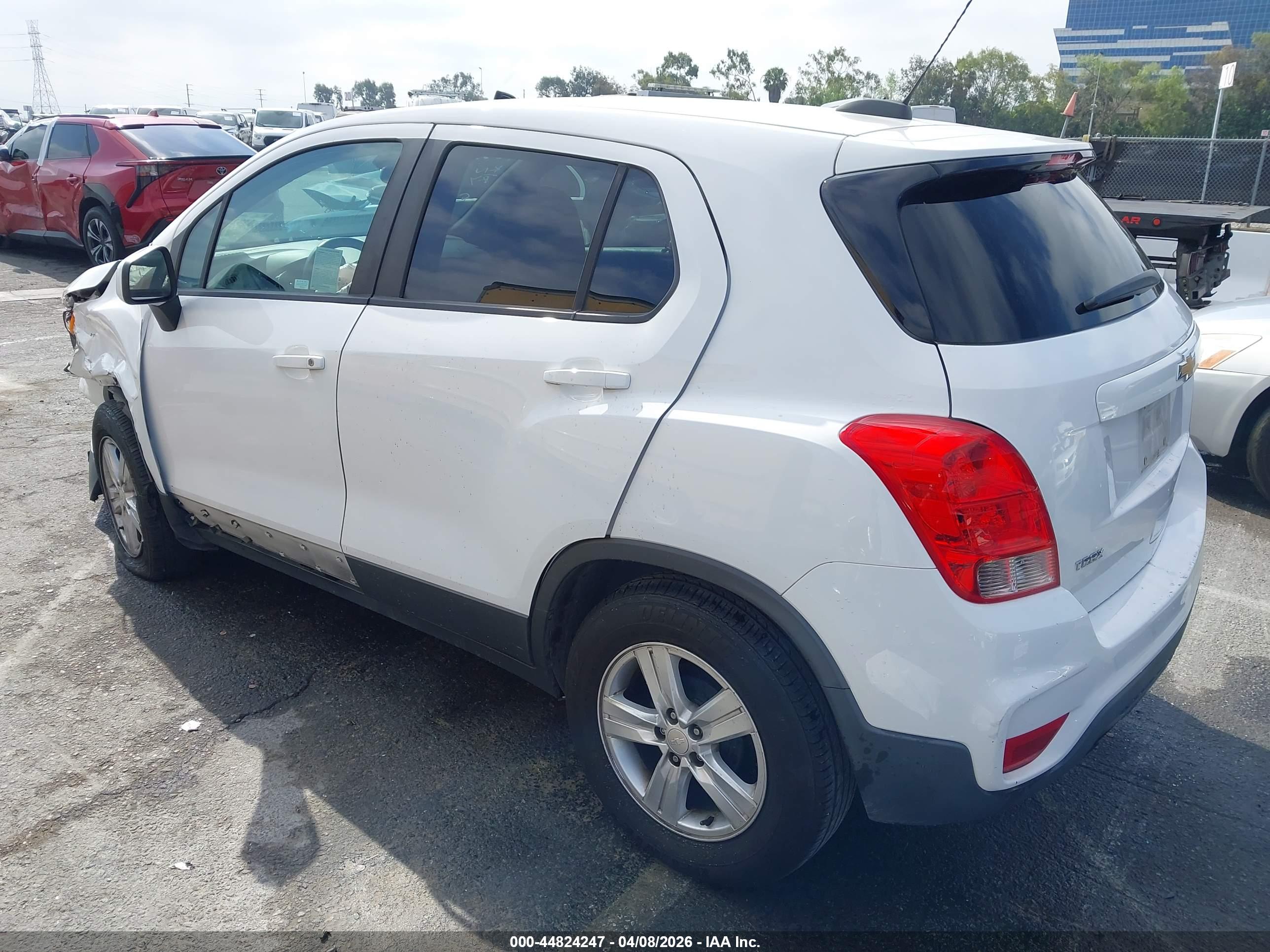 CHEVROLET TRAX image 3