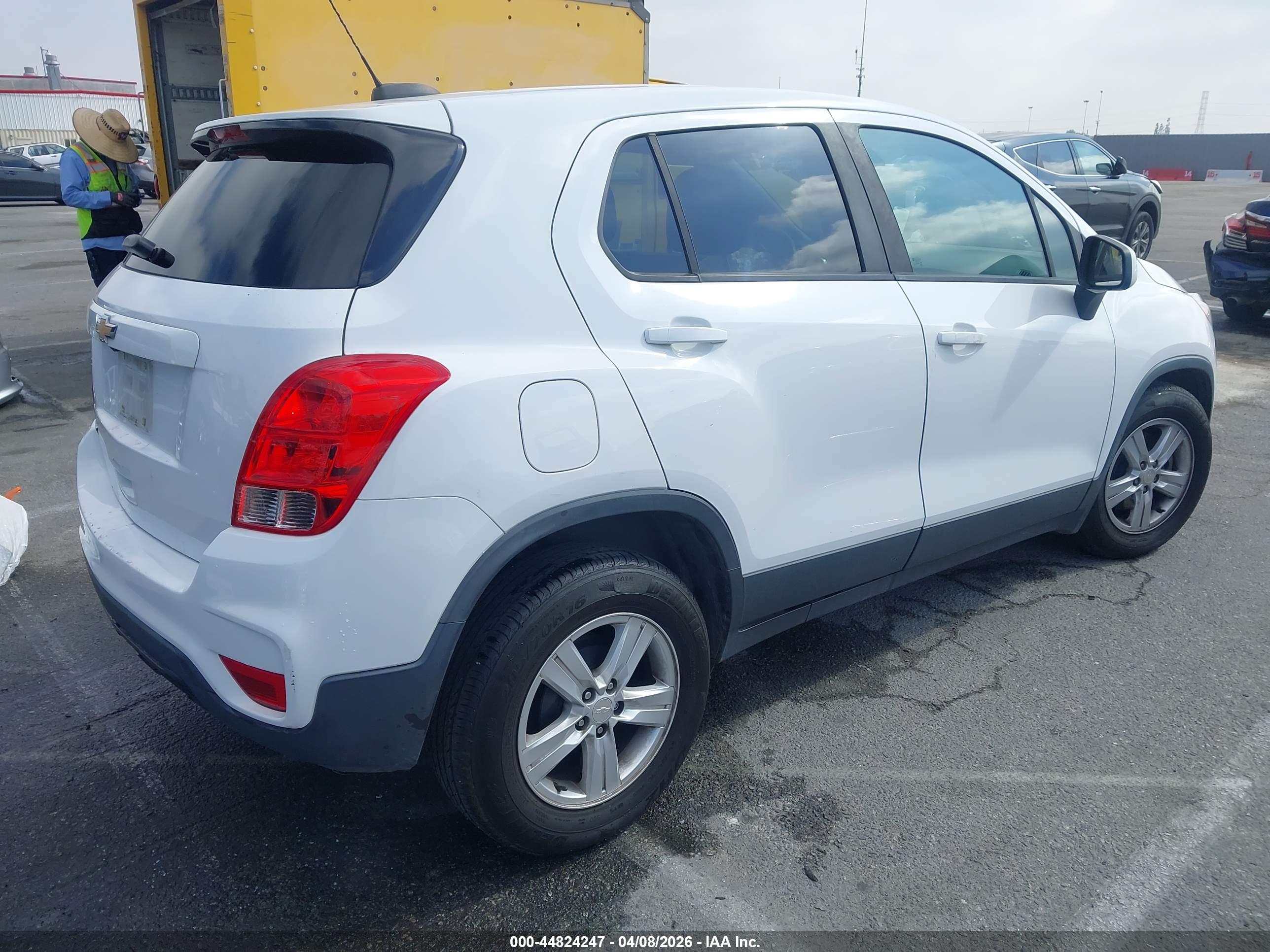 CHEVROLET TRAX image 4