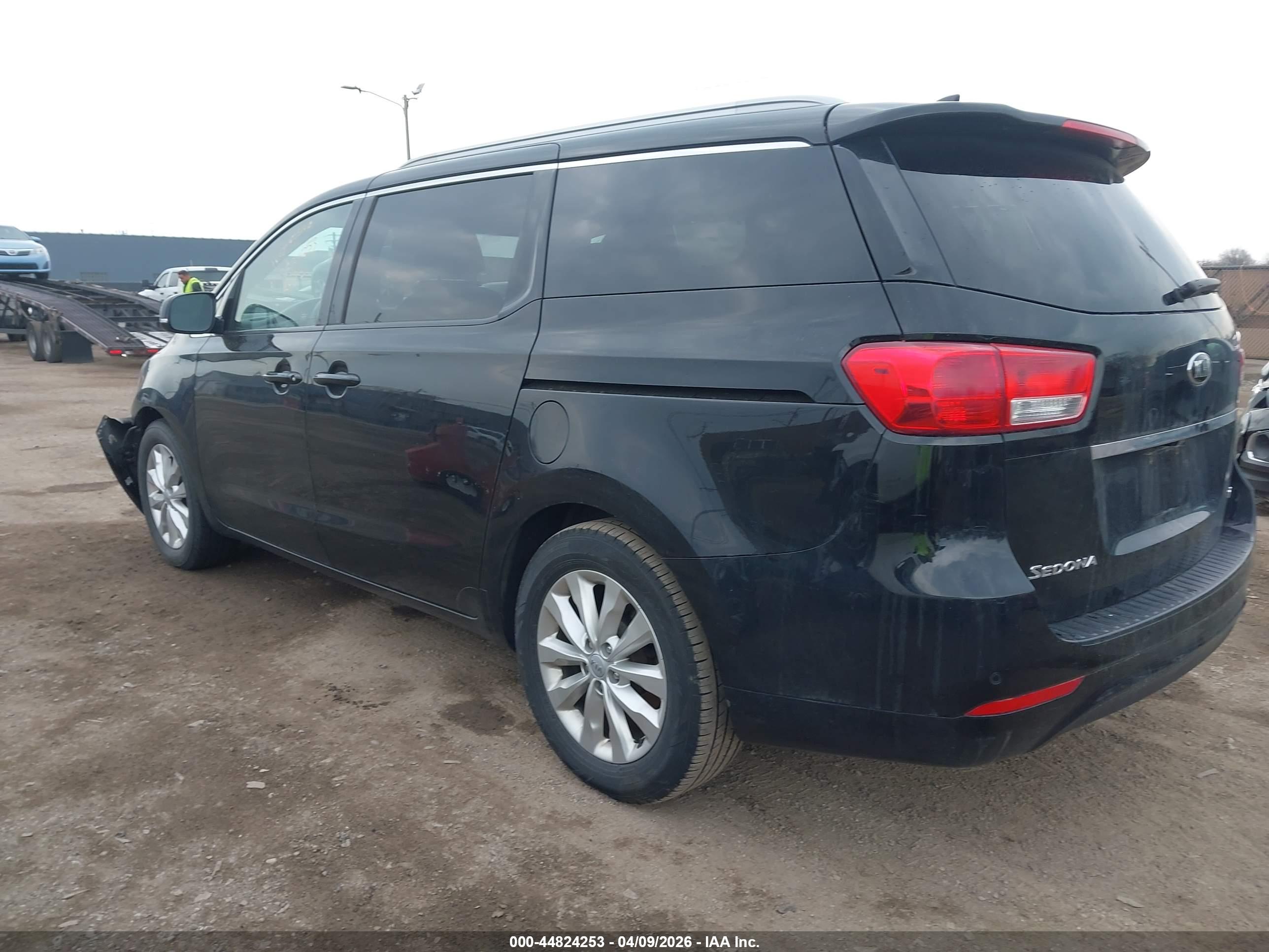 KIA SEDONA image 3
