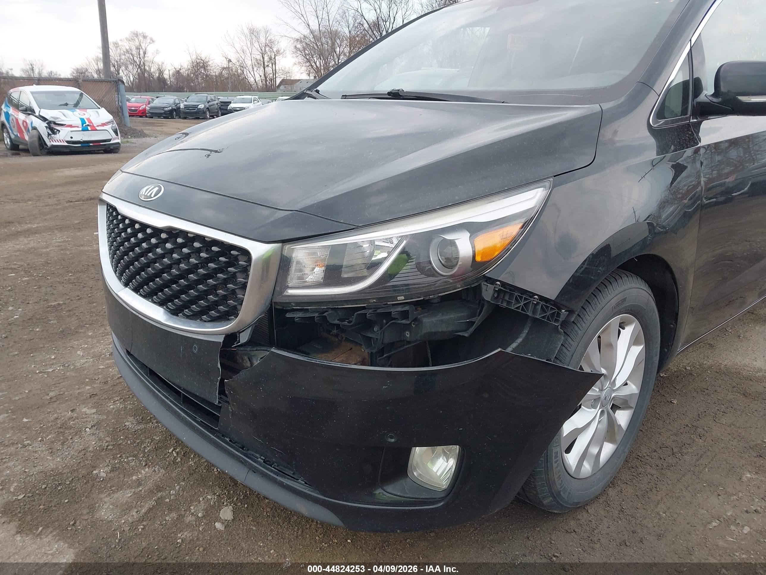 KIA SEDONA image 6
