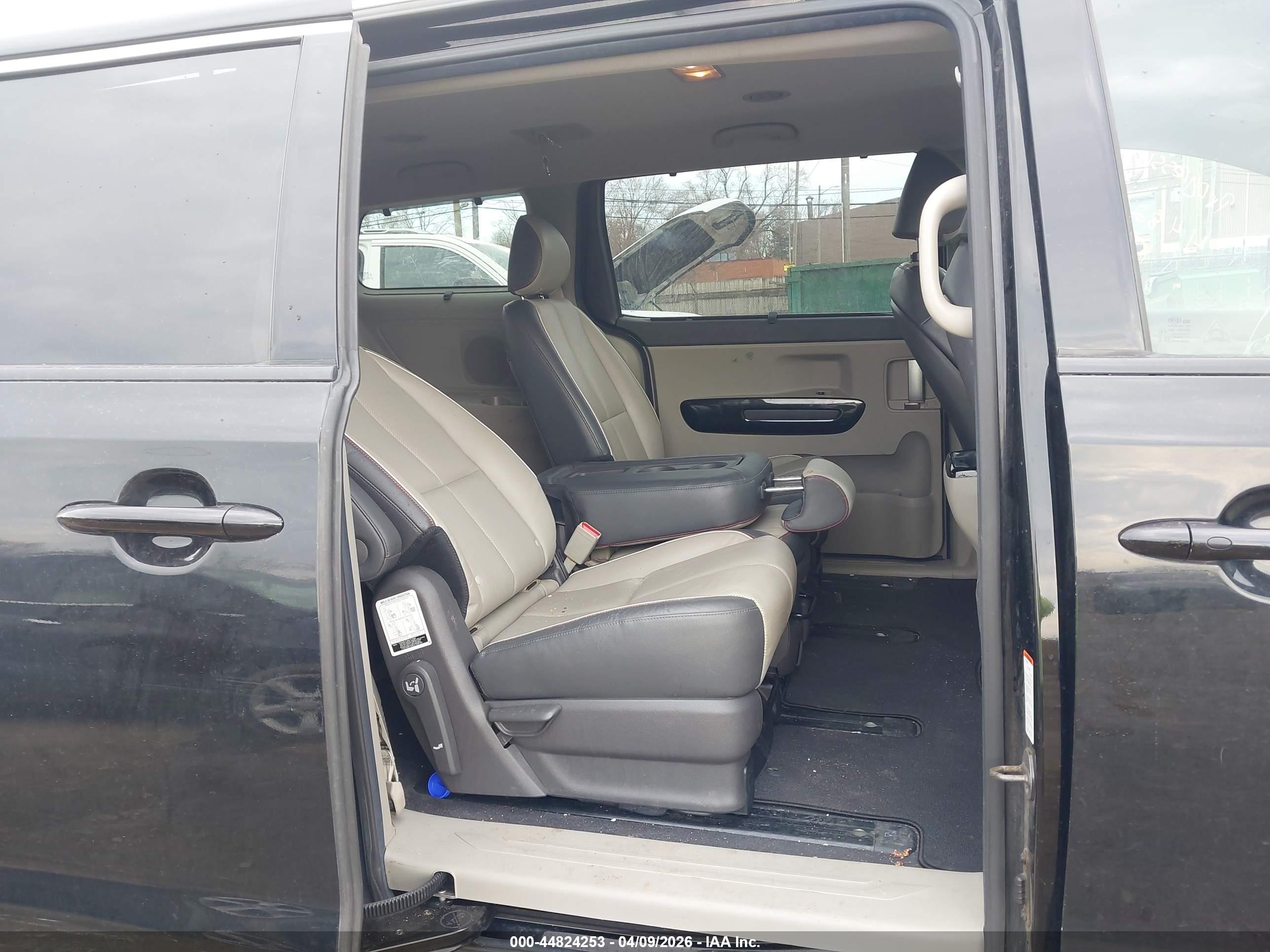 KIA SEDONA image 8