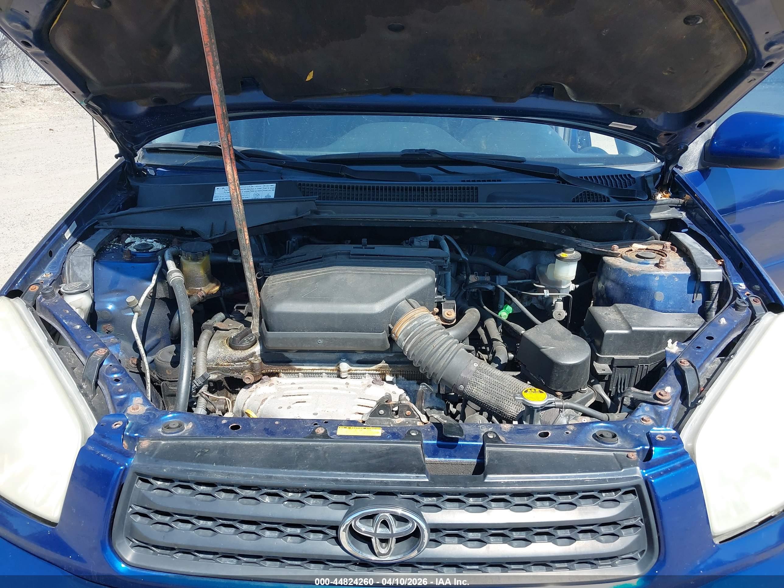 TOYOTA RAV4 image 10