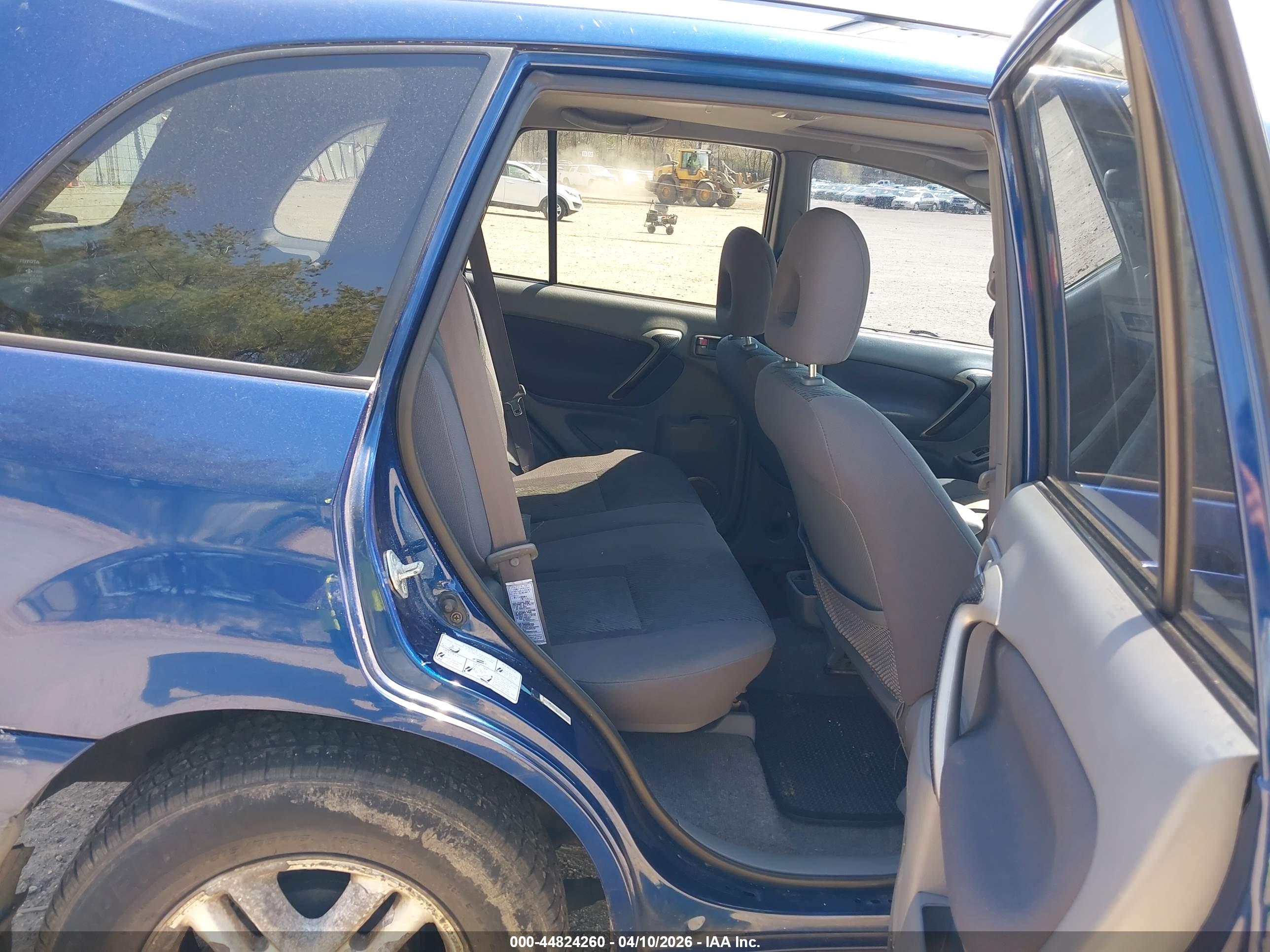 TOYOTA RAV4 image 8