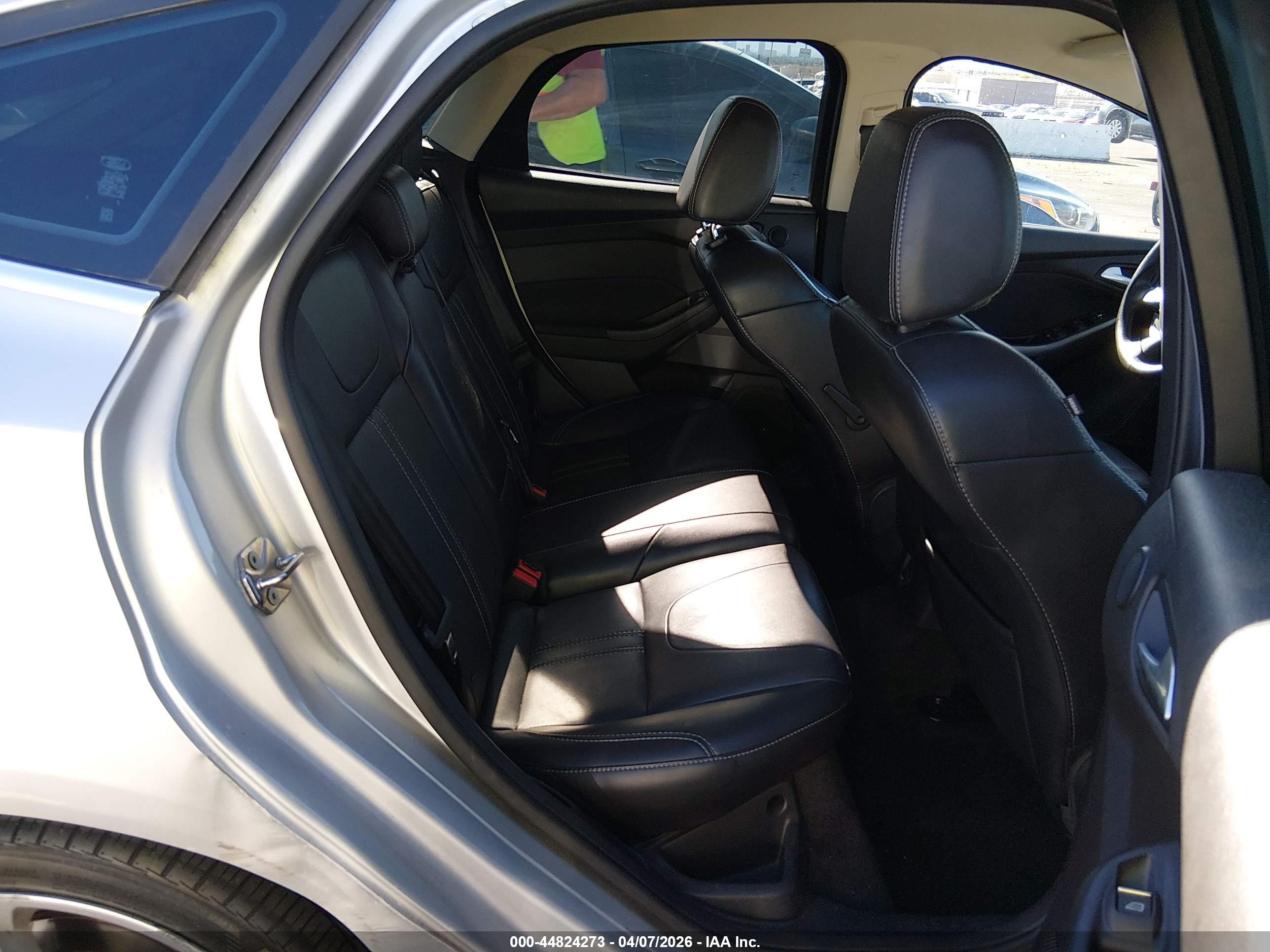 FORD FOCUS image 8