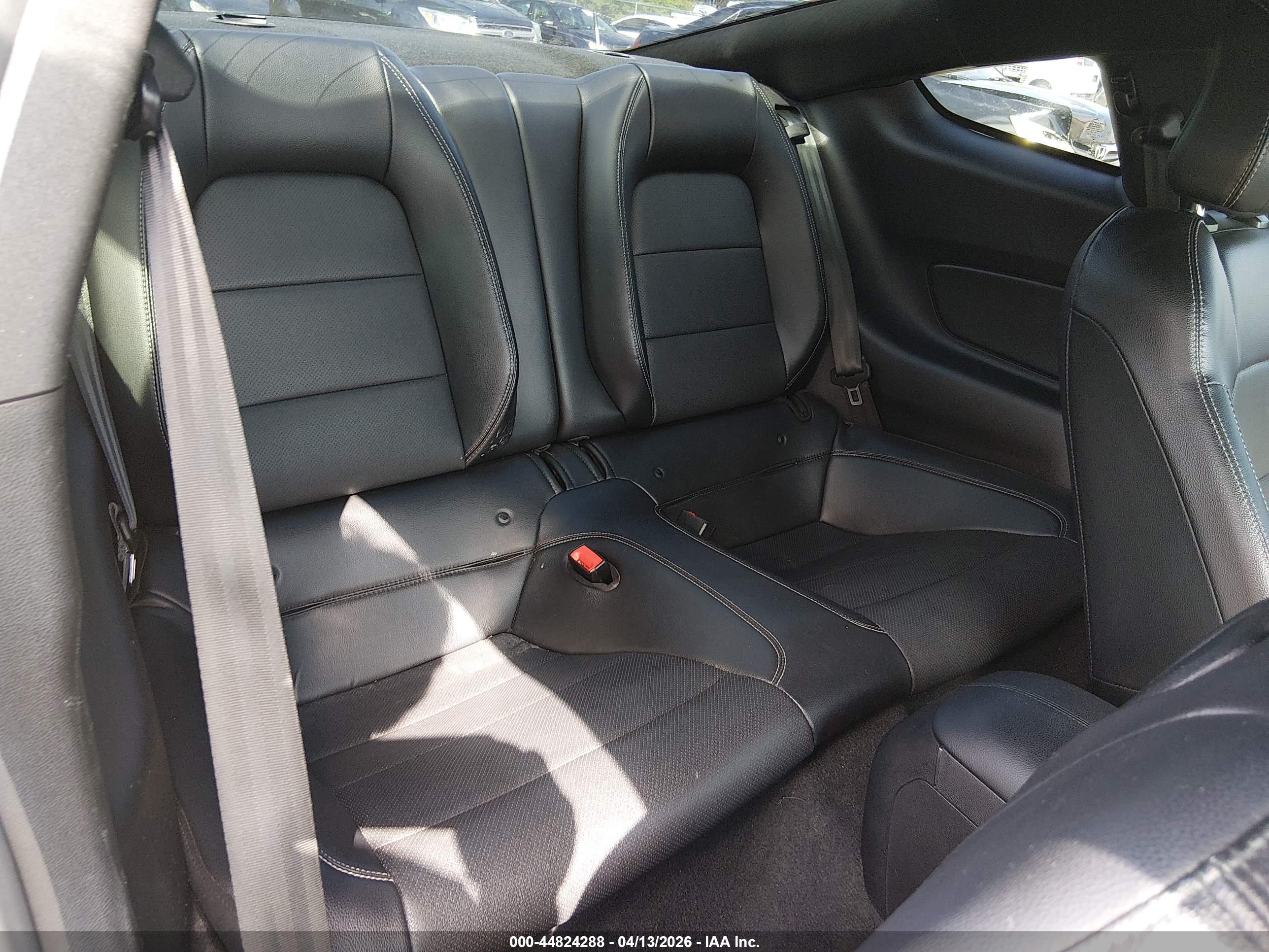 FORD MUSTANG image 8