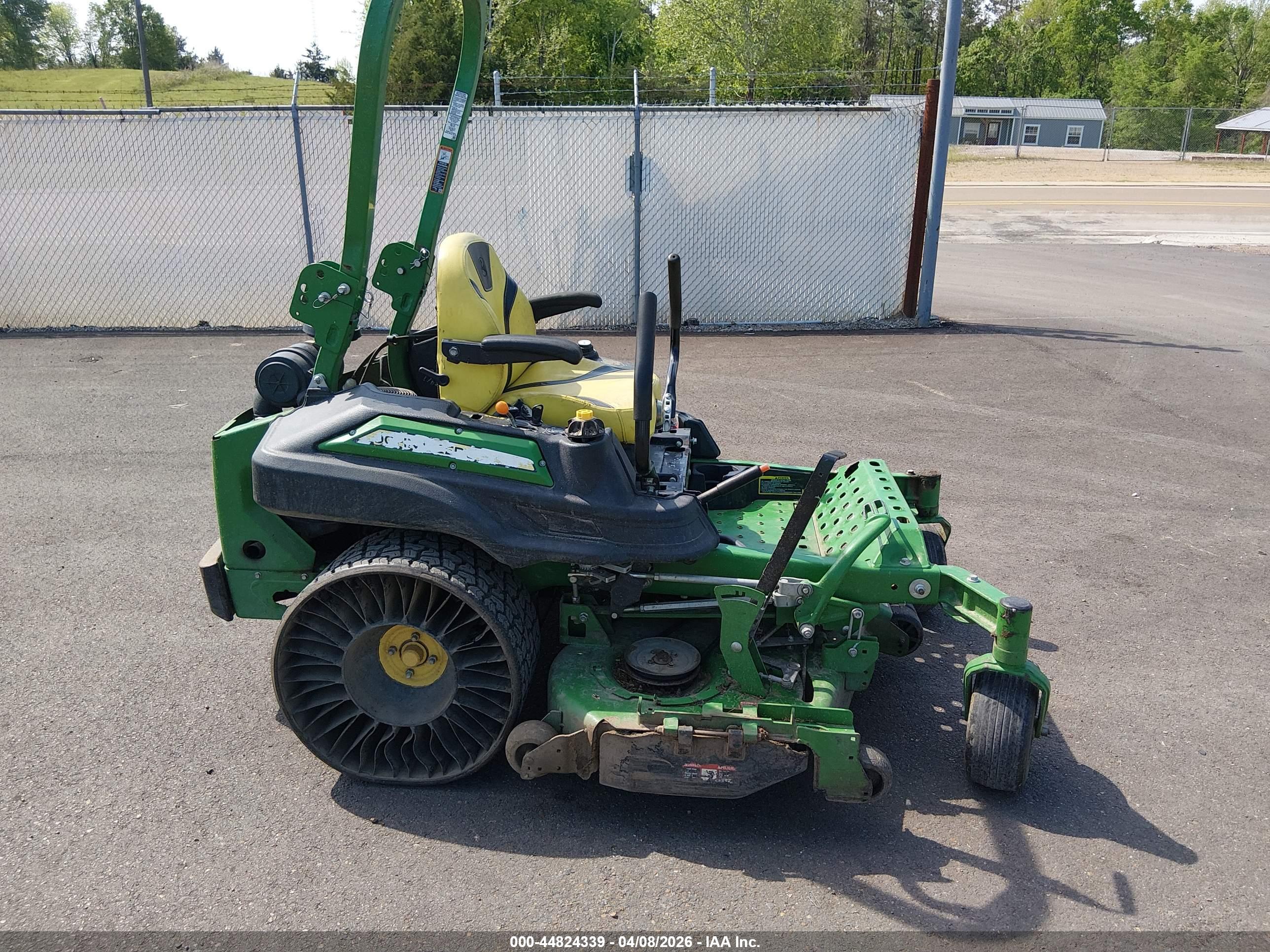 JOHN DEERE image 5