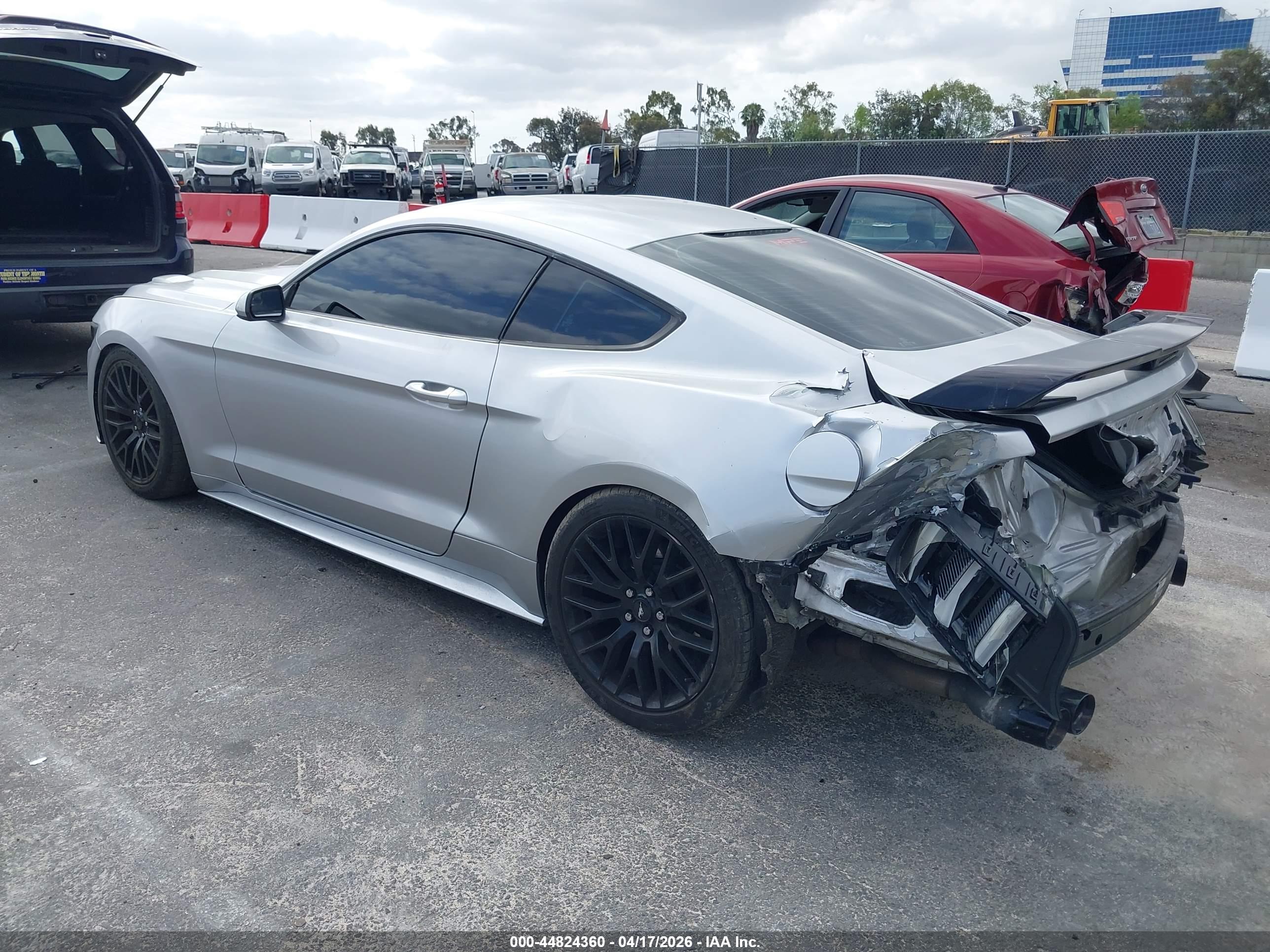 FORD MUSTANG image 3