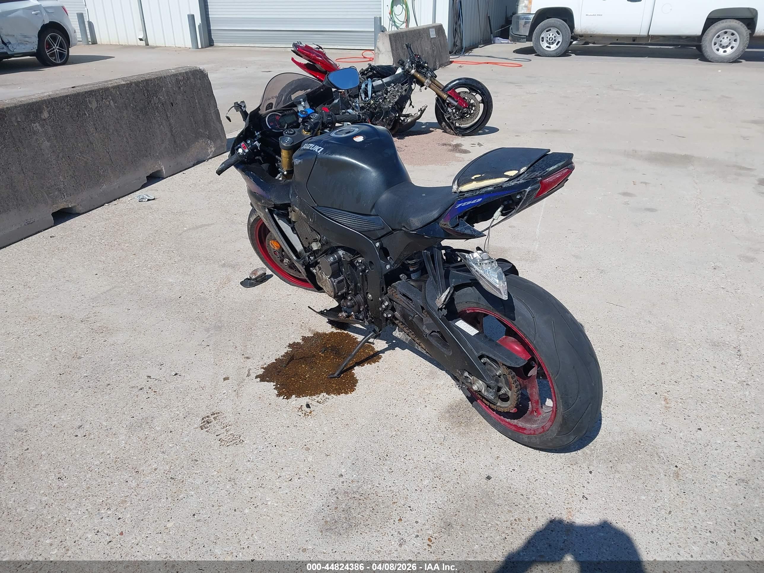 SUZUKI GSX-R750 image 3