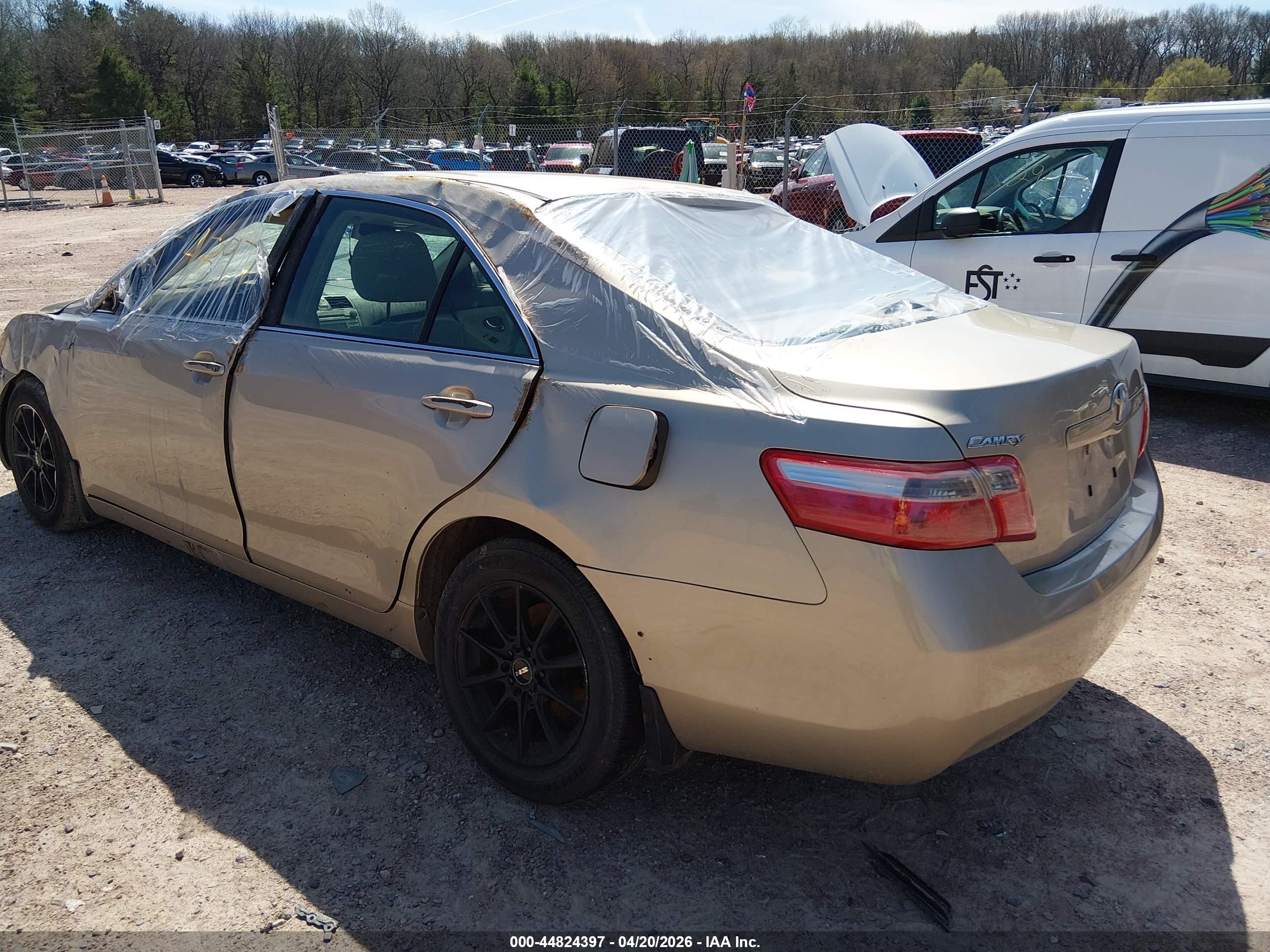 TOYOTA CAMRY image 3