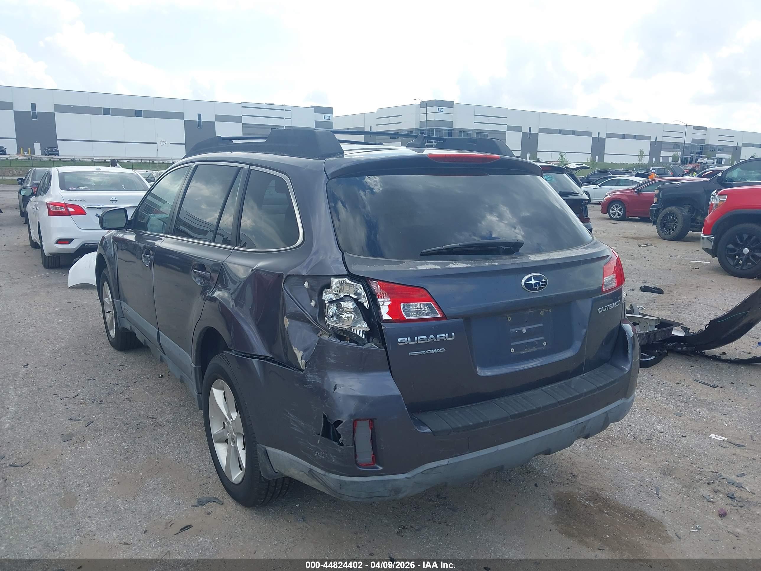 SUBARU OUTBACK image 3
