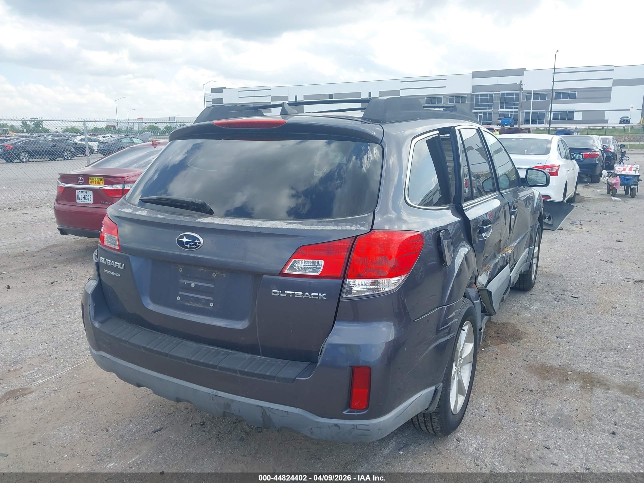 SUBARU OUTBACK image 4