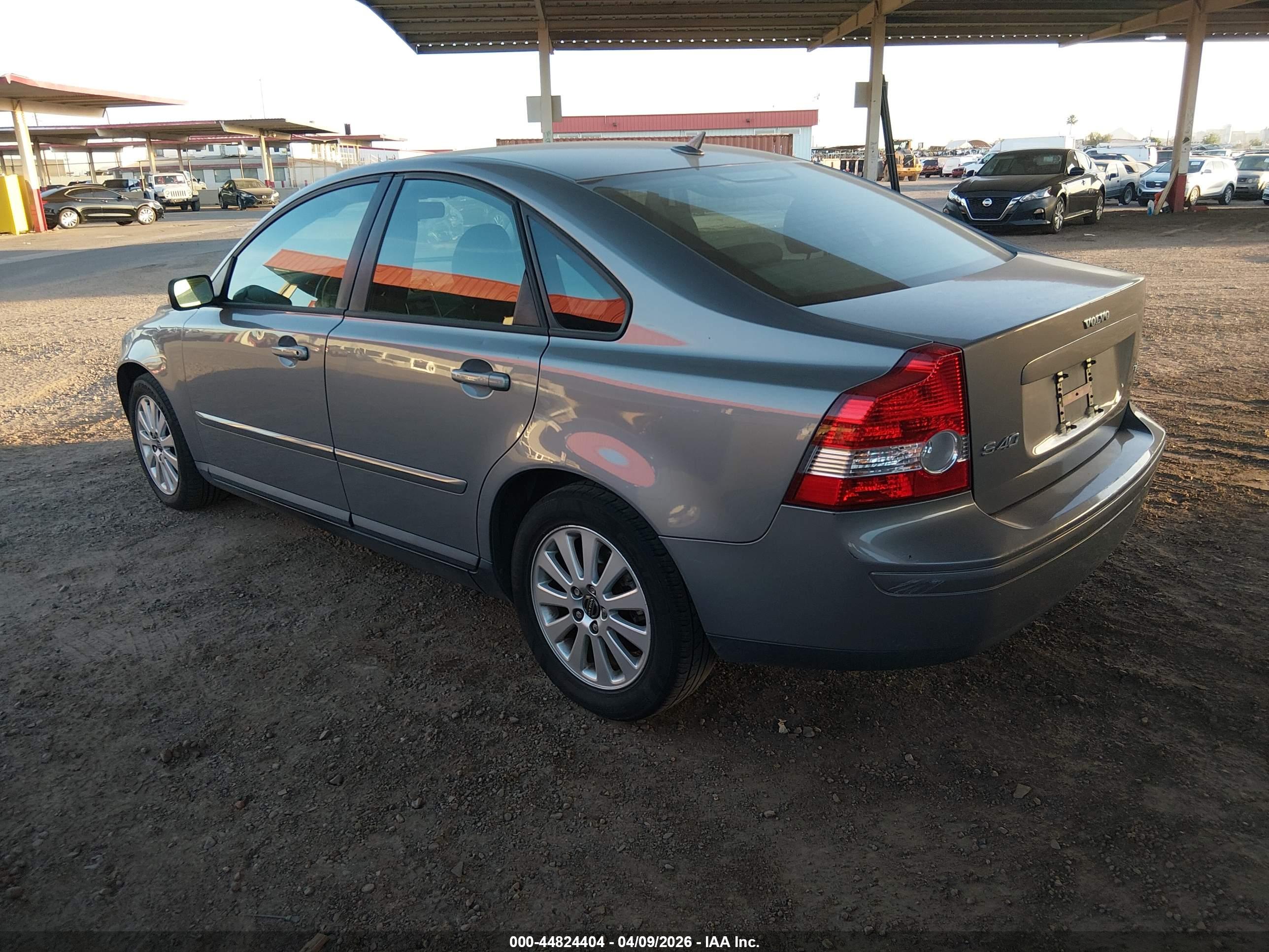 VOLVO S40 image 3