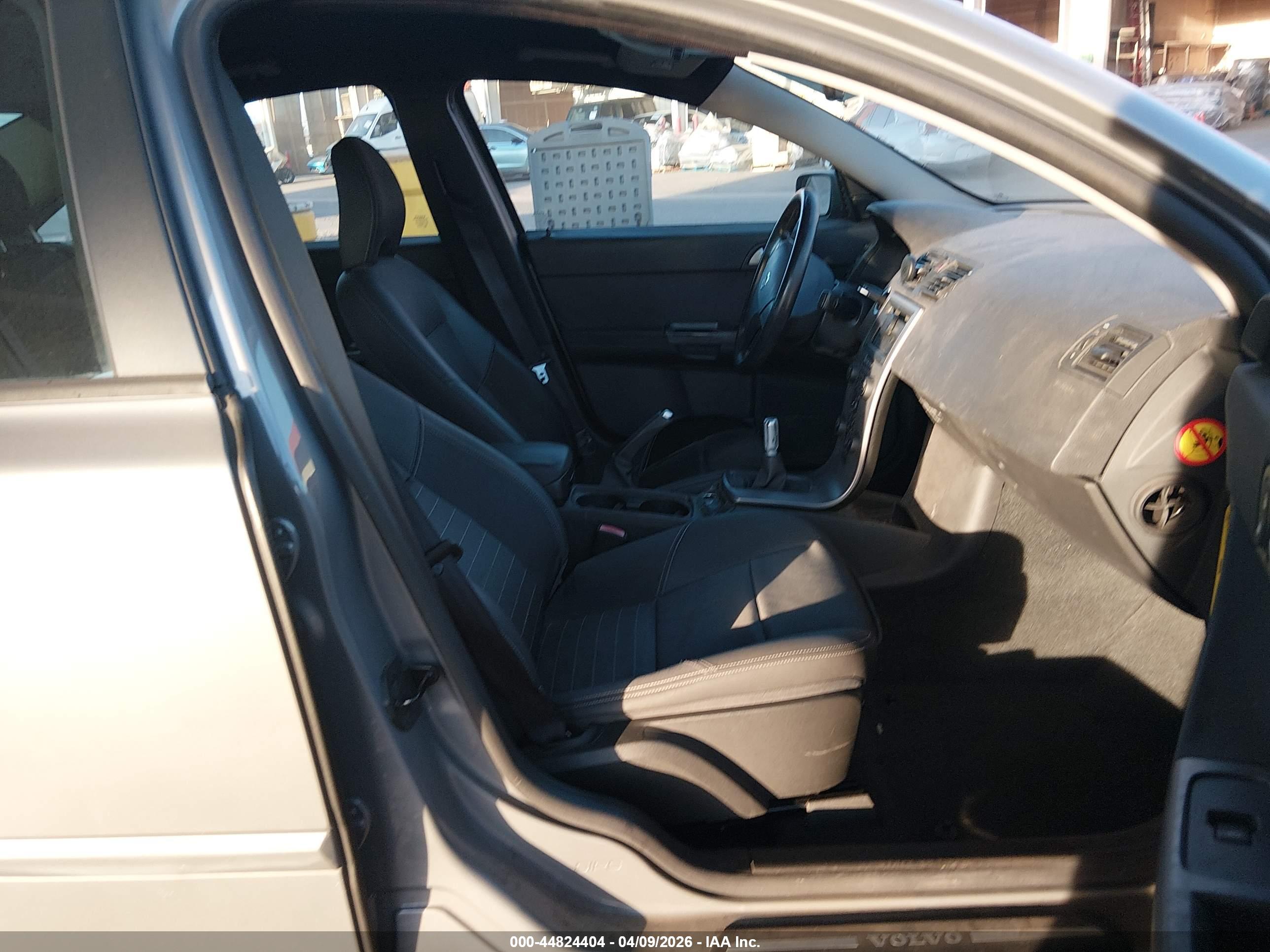VOLVO S40 image 5