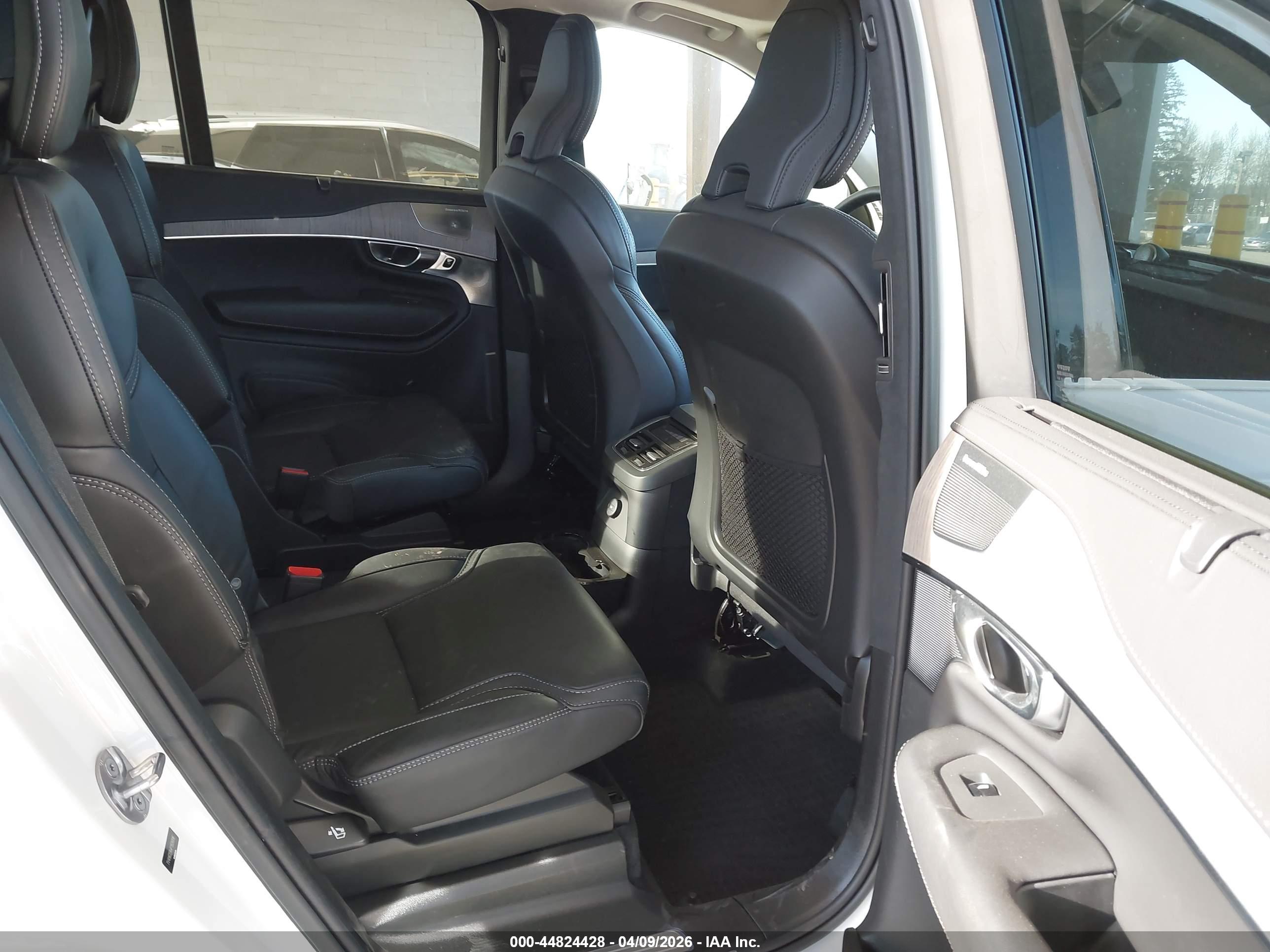VOLVO XC90 image 8