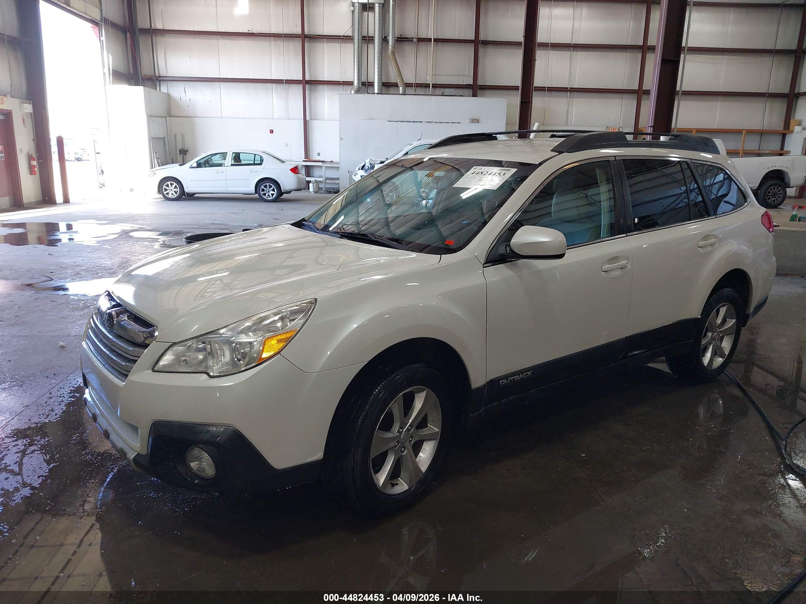SUBARU OUTBACK image 2