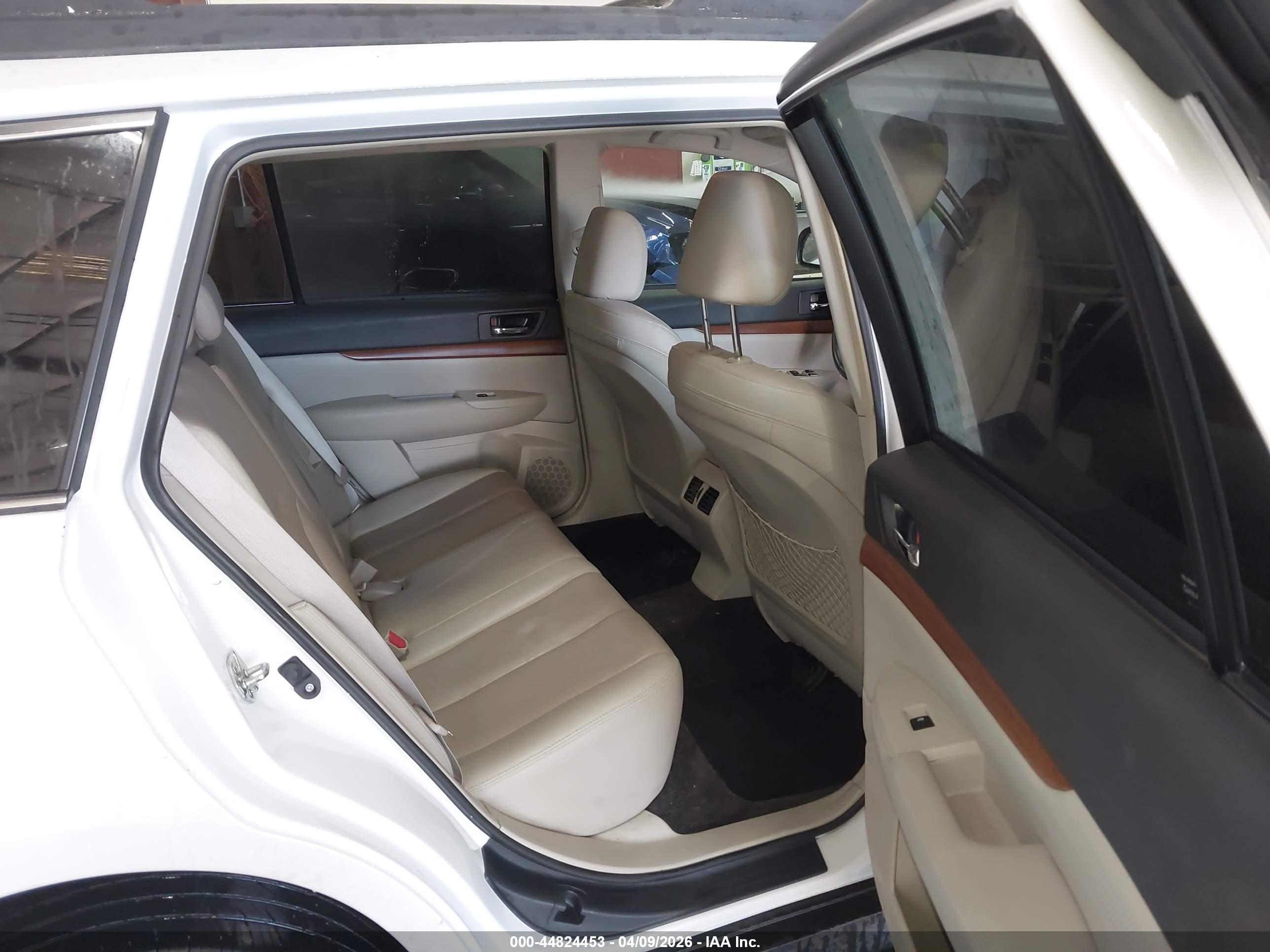 SUBARU OUTBACK image 8