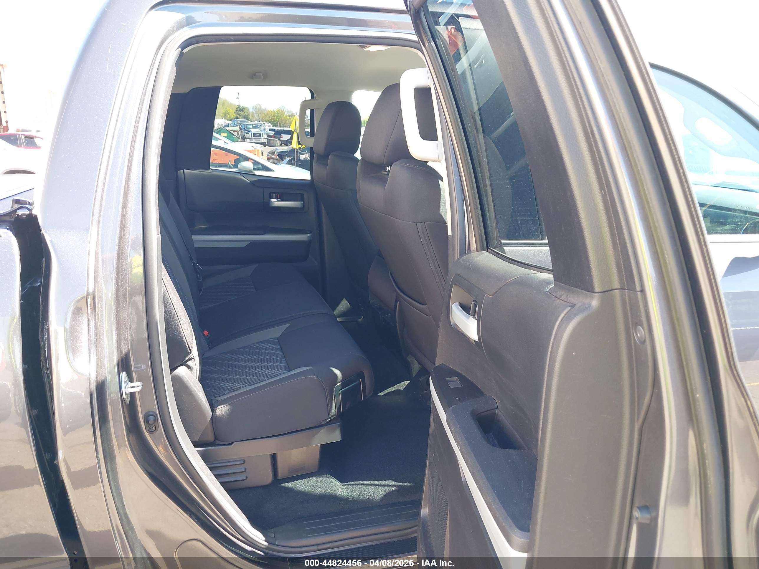 TOYOTA TUNDRA image 8